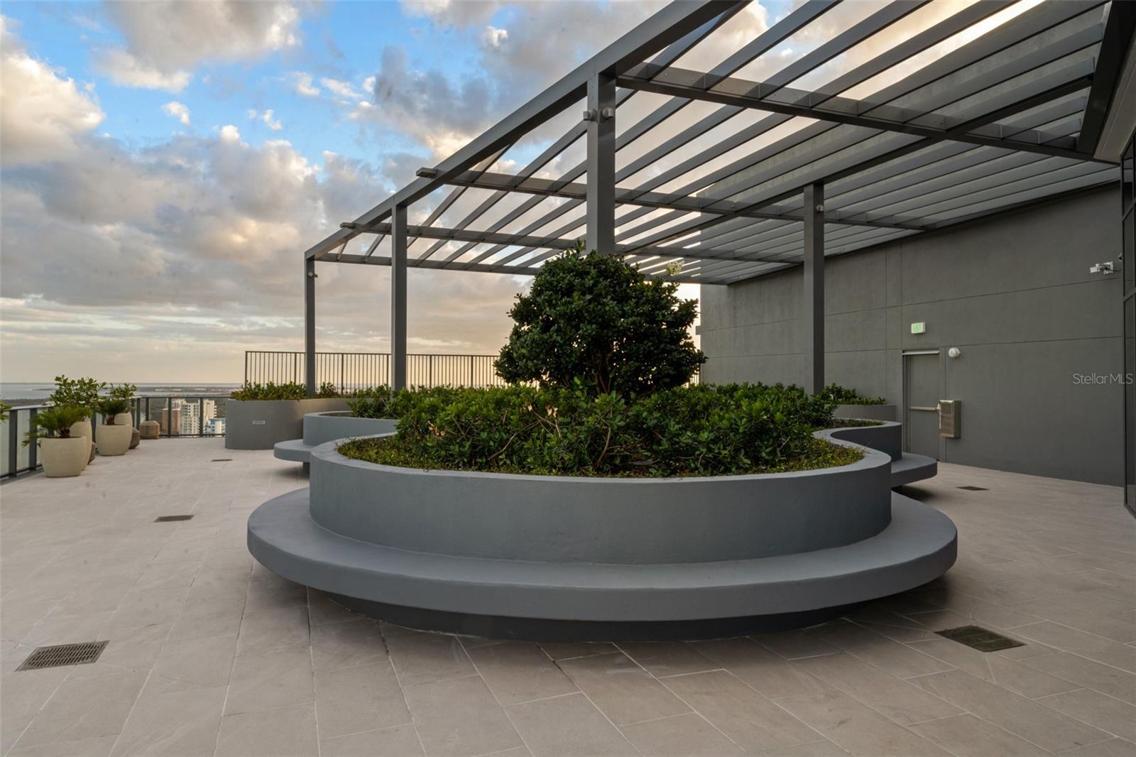 RITZ CARLTON RESIDENCES - Residential