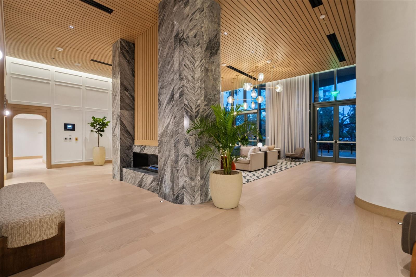 RITZ CARLTON RESIDENCES - Residential