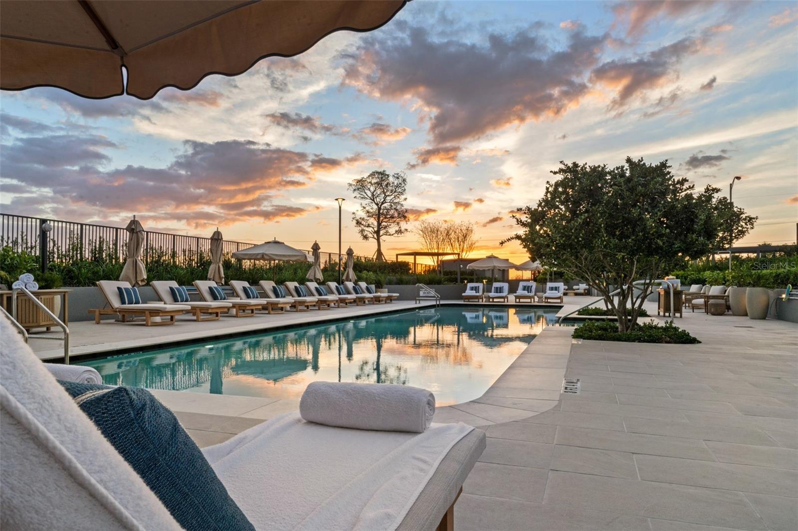 RITZ CARLTON RESIDENCES - Residential