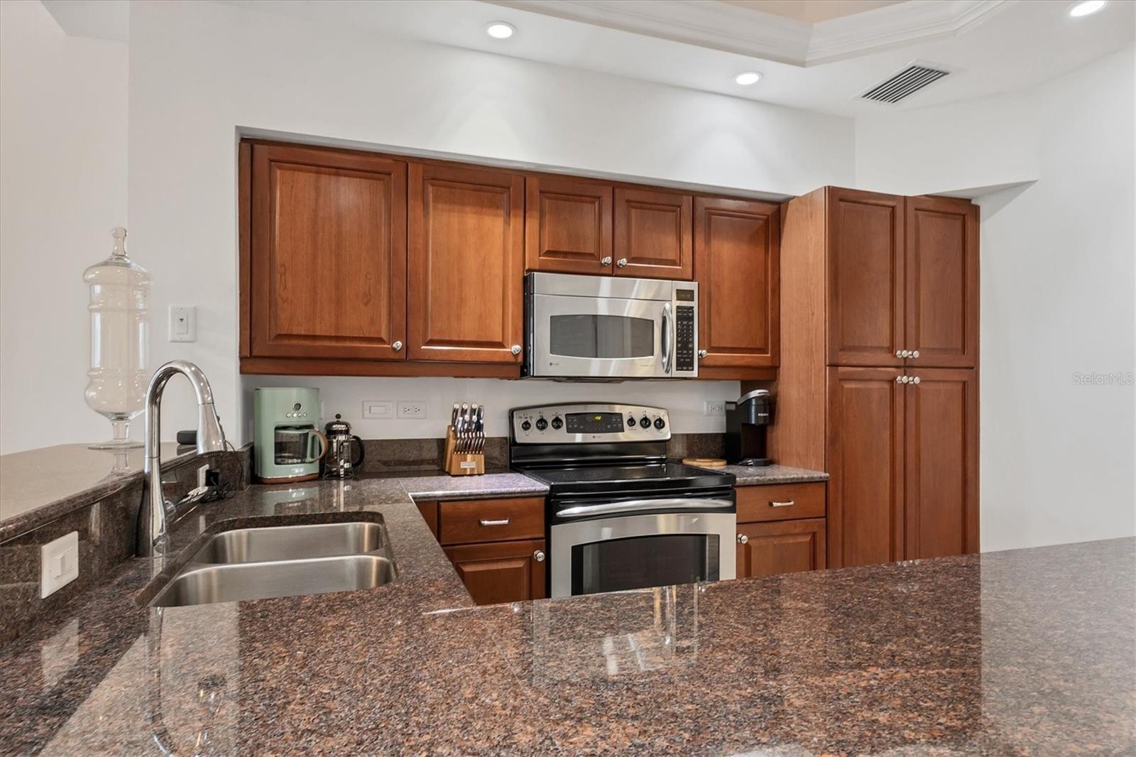 THE LOFTS ON MAIN - Residential Lease