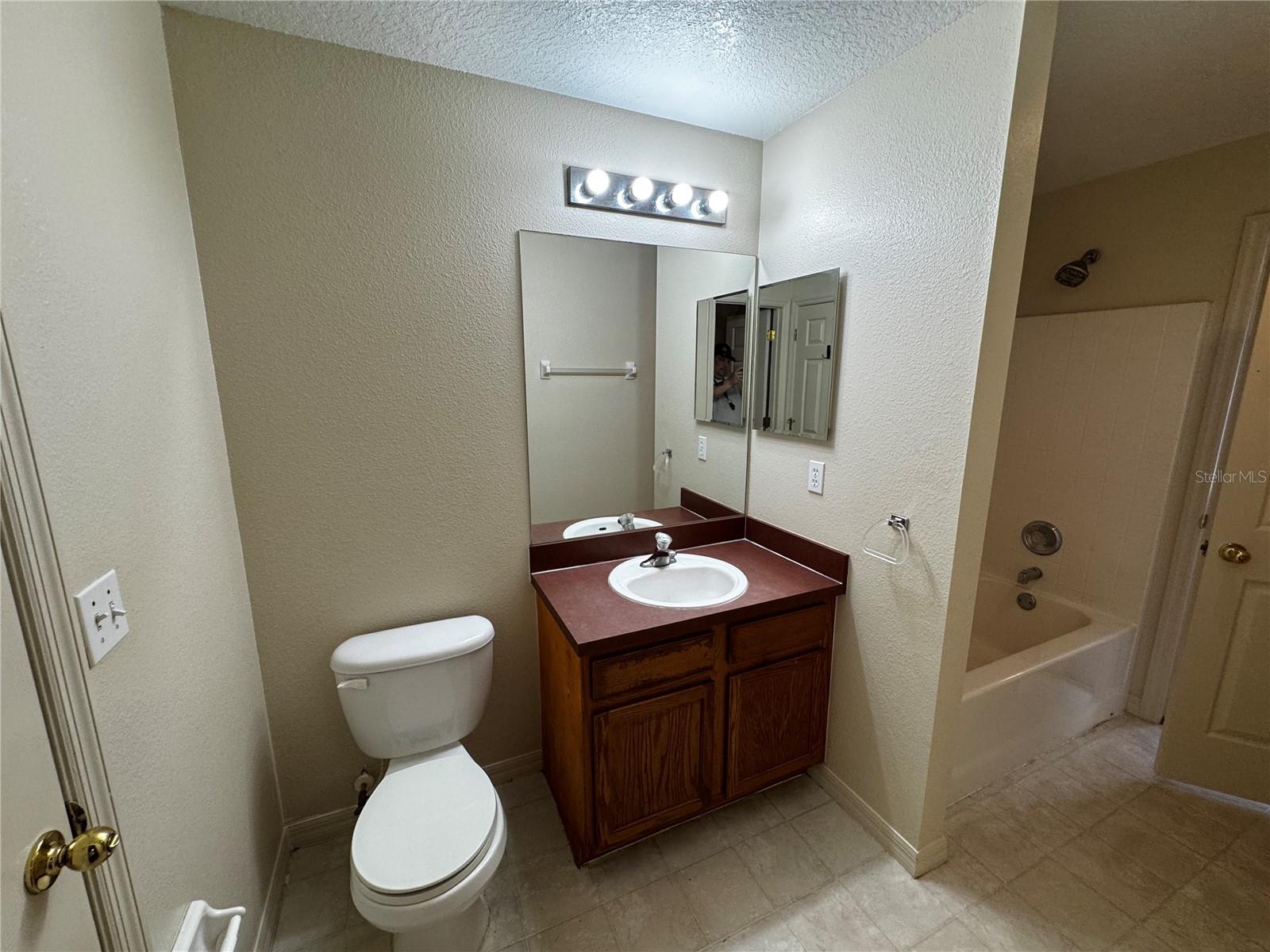 LEXINGTON ESTATES - Residential Lease