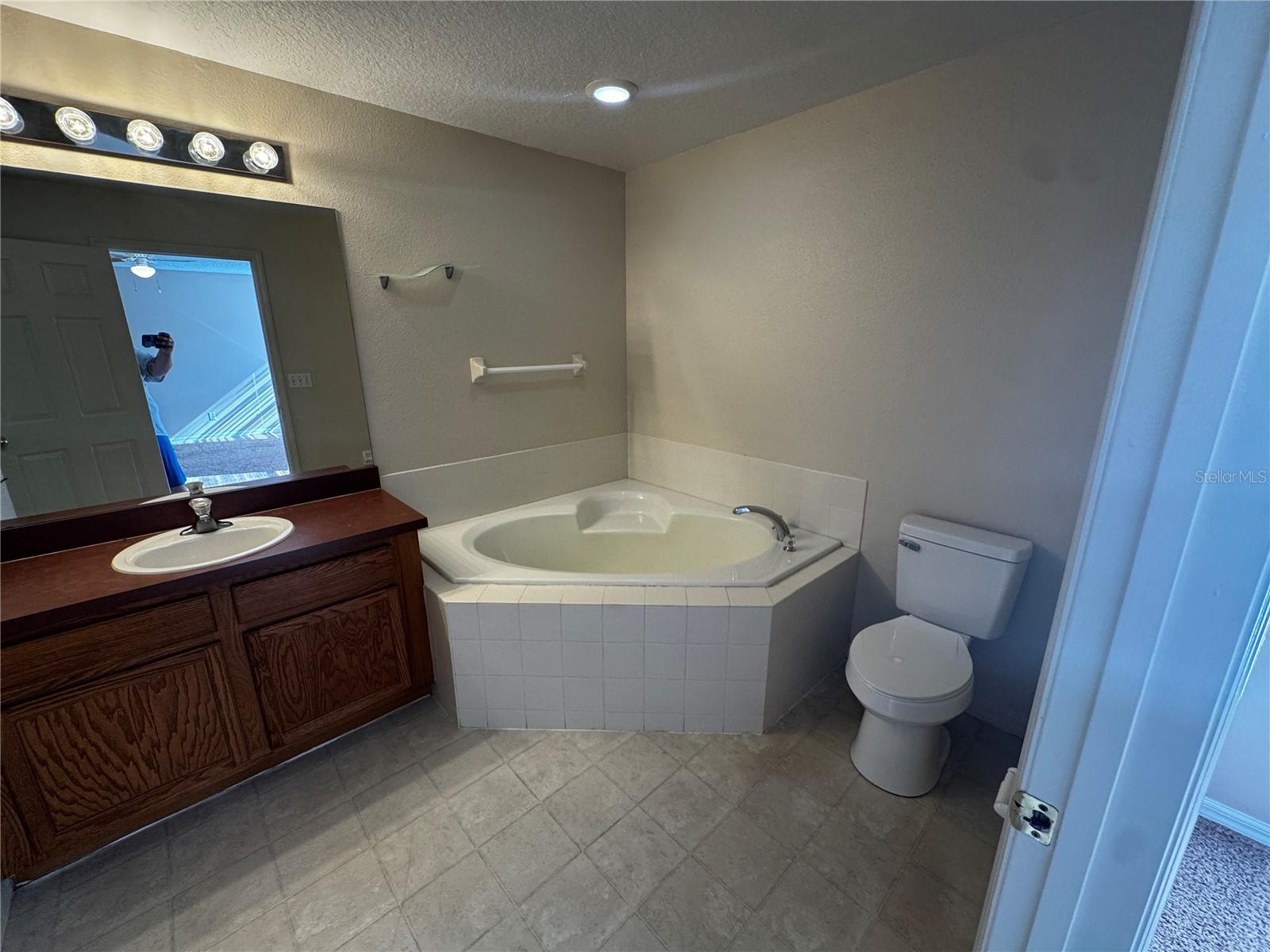 LEXINGTON ESTATES - Residential Lease