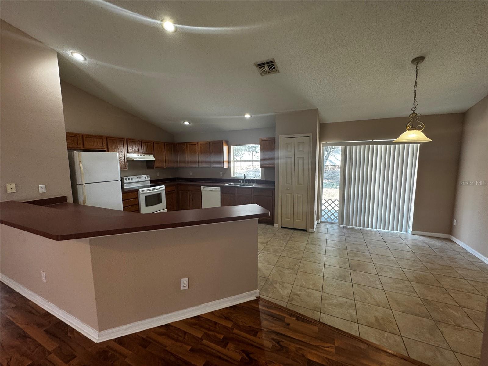 LEXINGTON ESTATES - Residential Lease