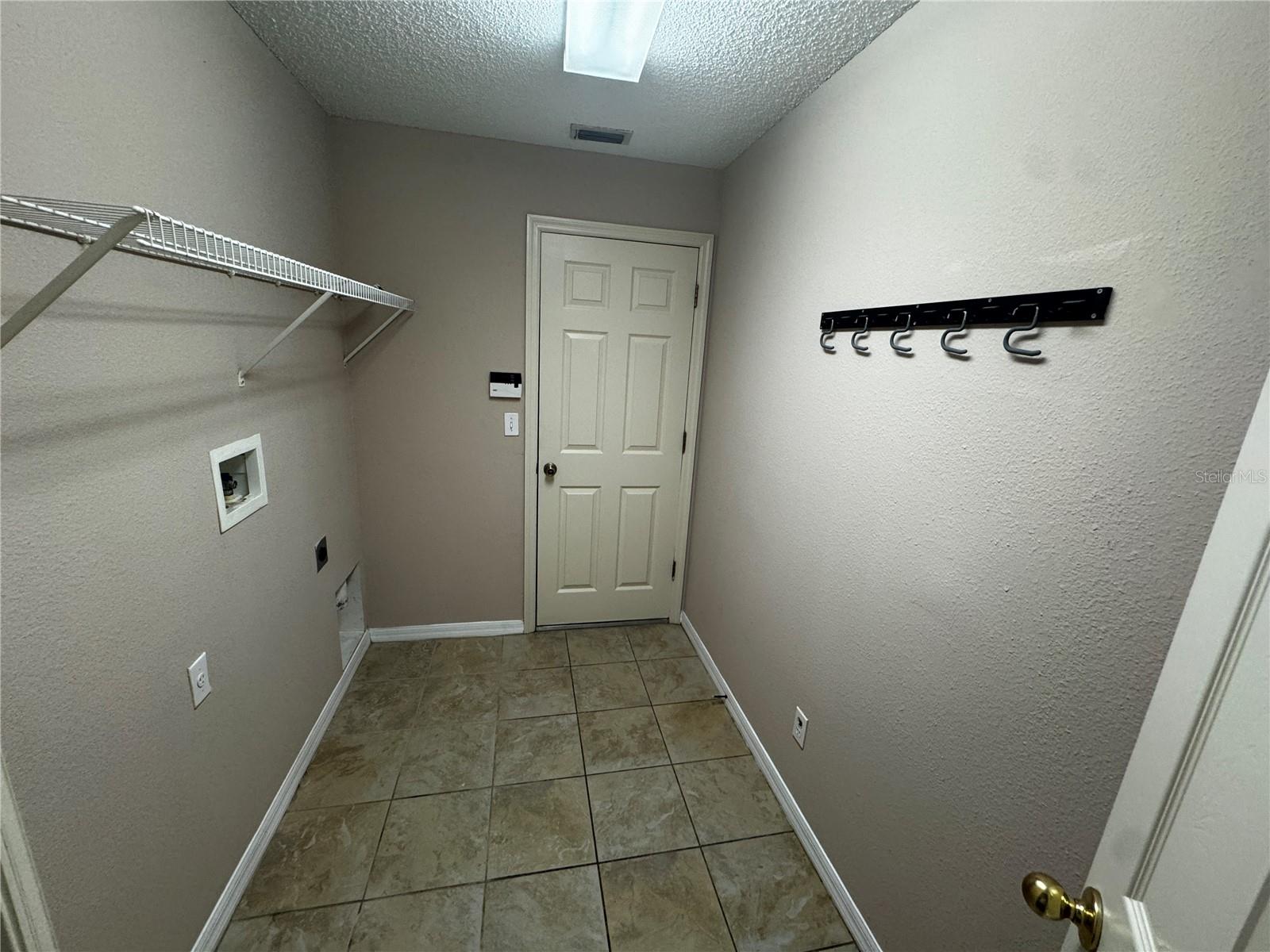 LEXINGTON ESTATES - Residential Lease