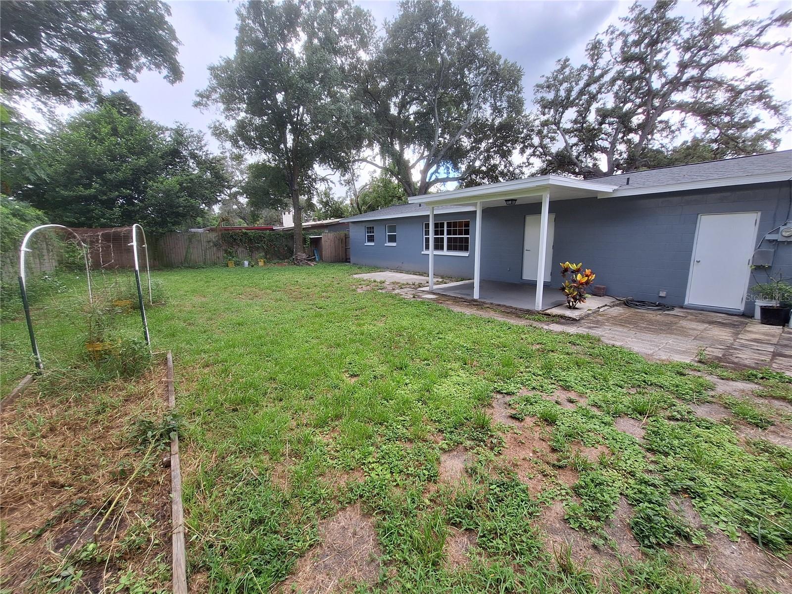 BRIARWOOD UNIT 01 - Residential Lease