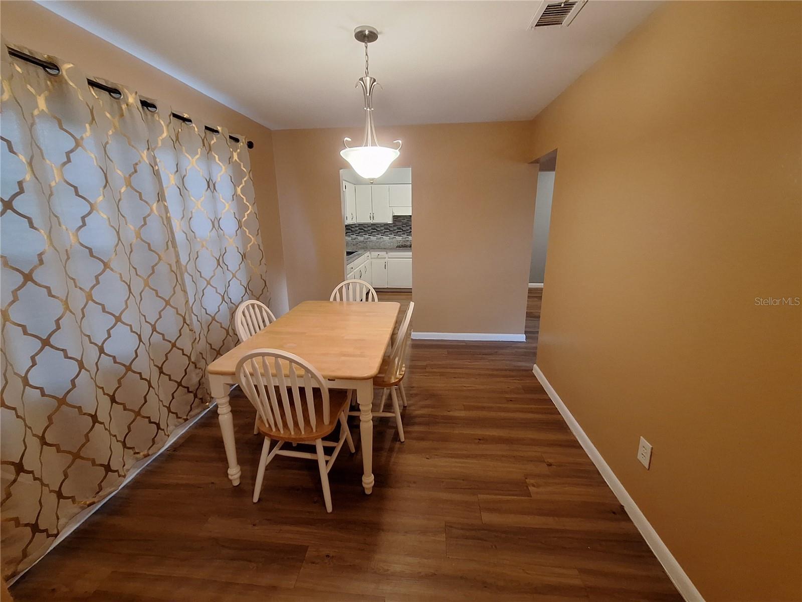BRIARWOOD UNIT 01 - Residential Lease