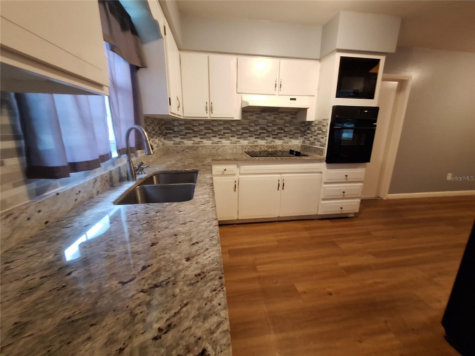 BRIARWOOD UNIT 01 - Residential Lease