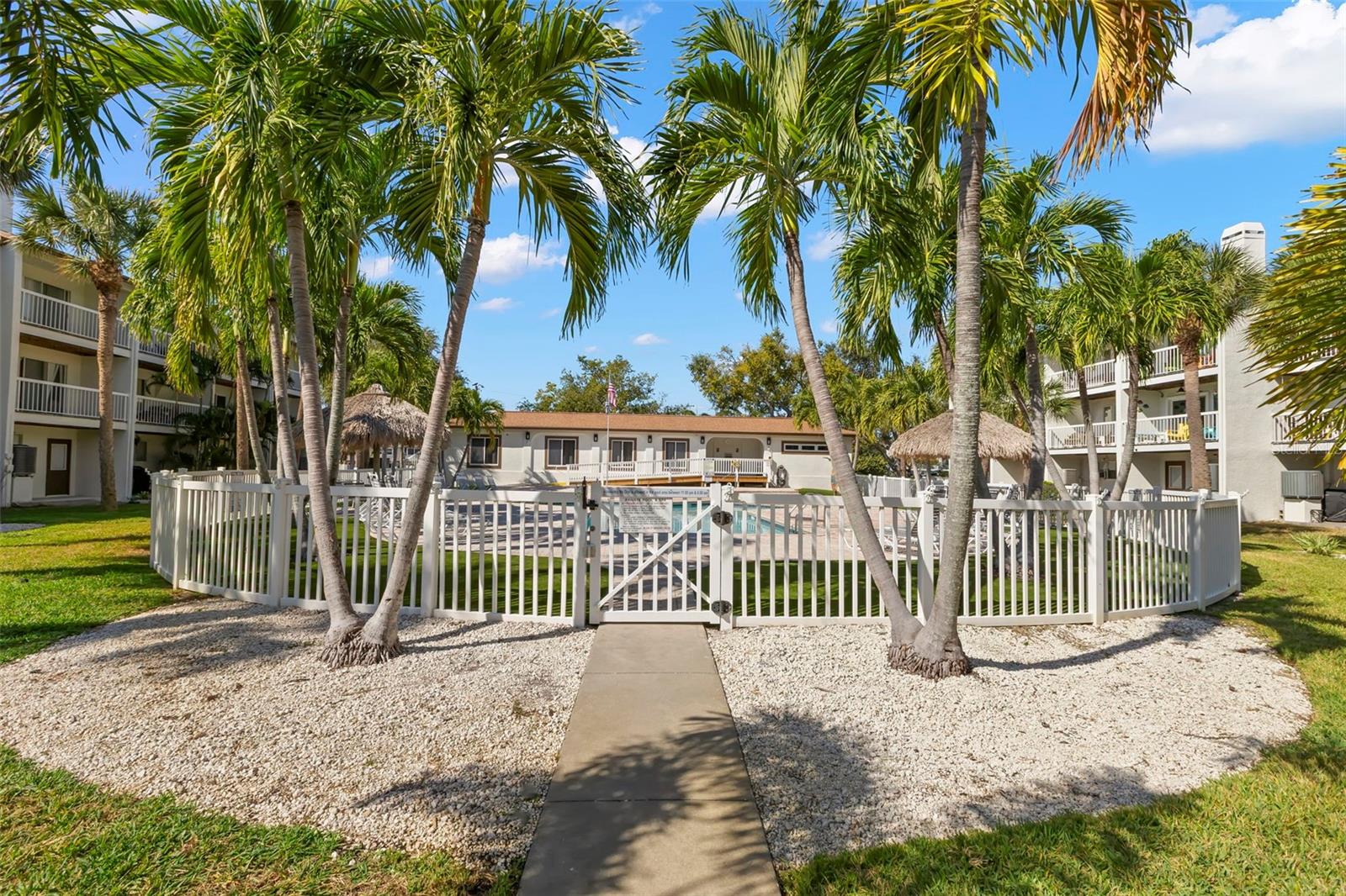 PALMS OF TIERRA - Residential