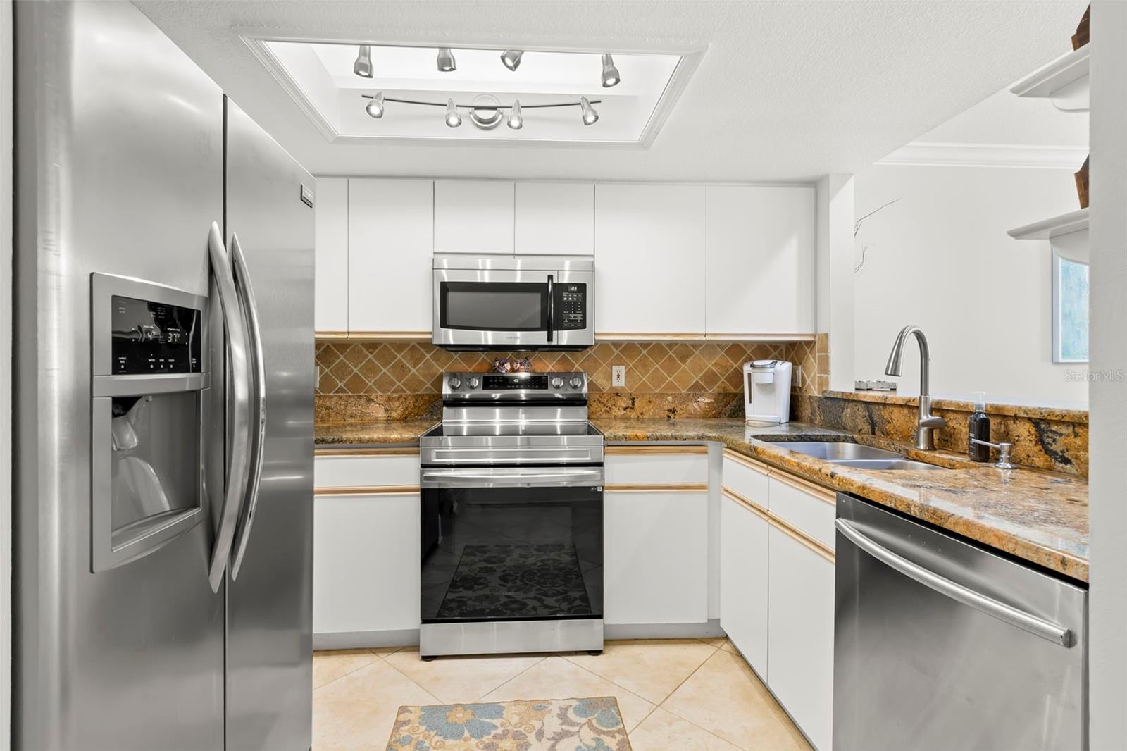 PALMS OF TIERRA - Residential