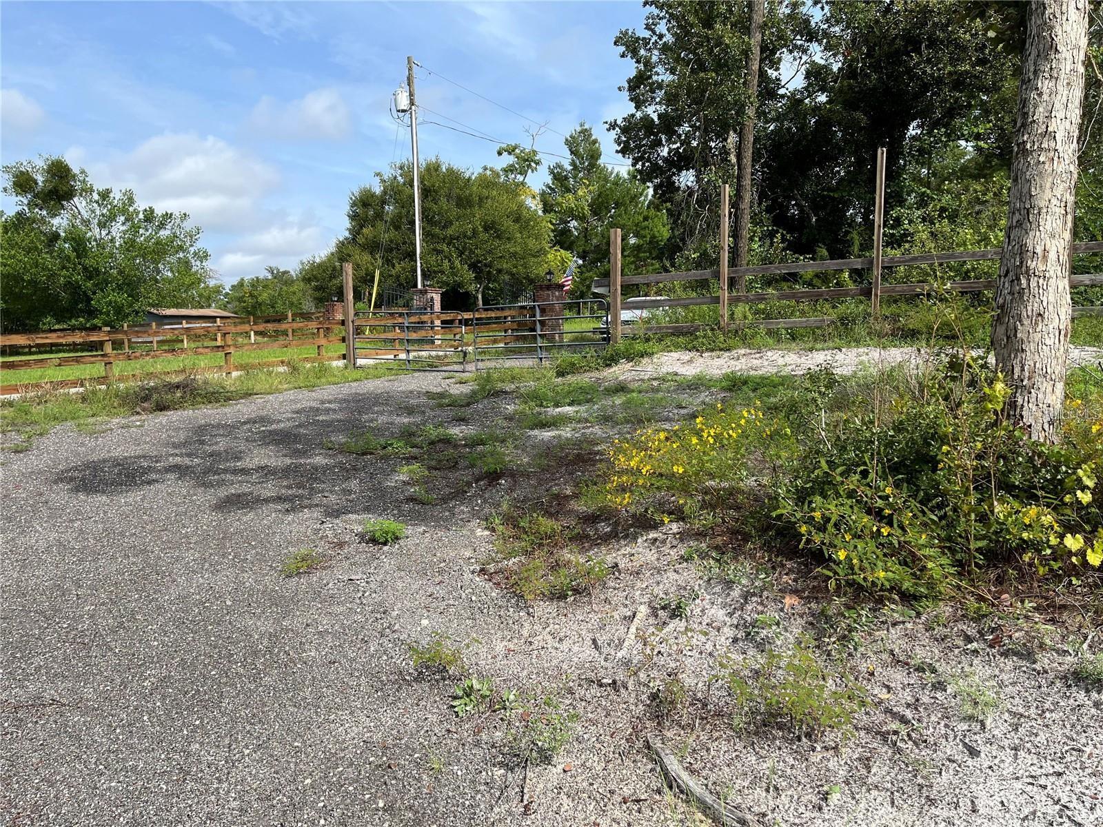 EMERALD HLNDS 512 - Land