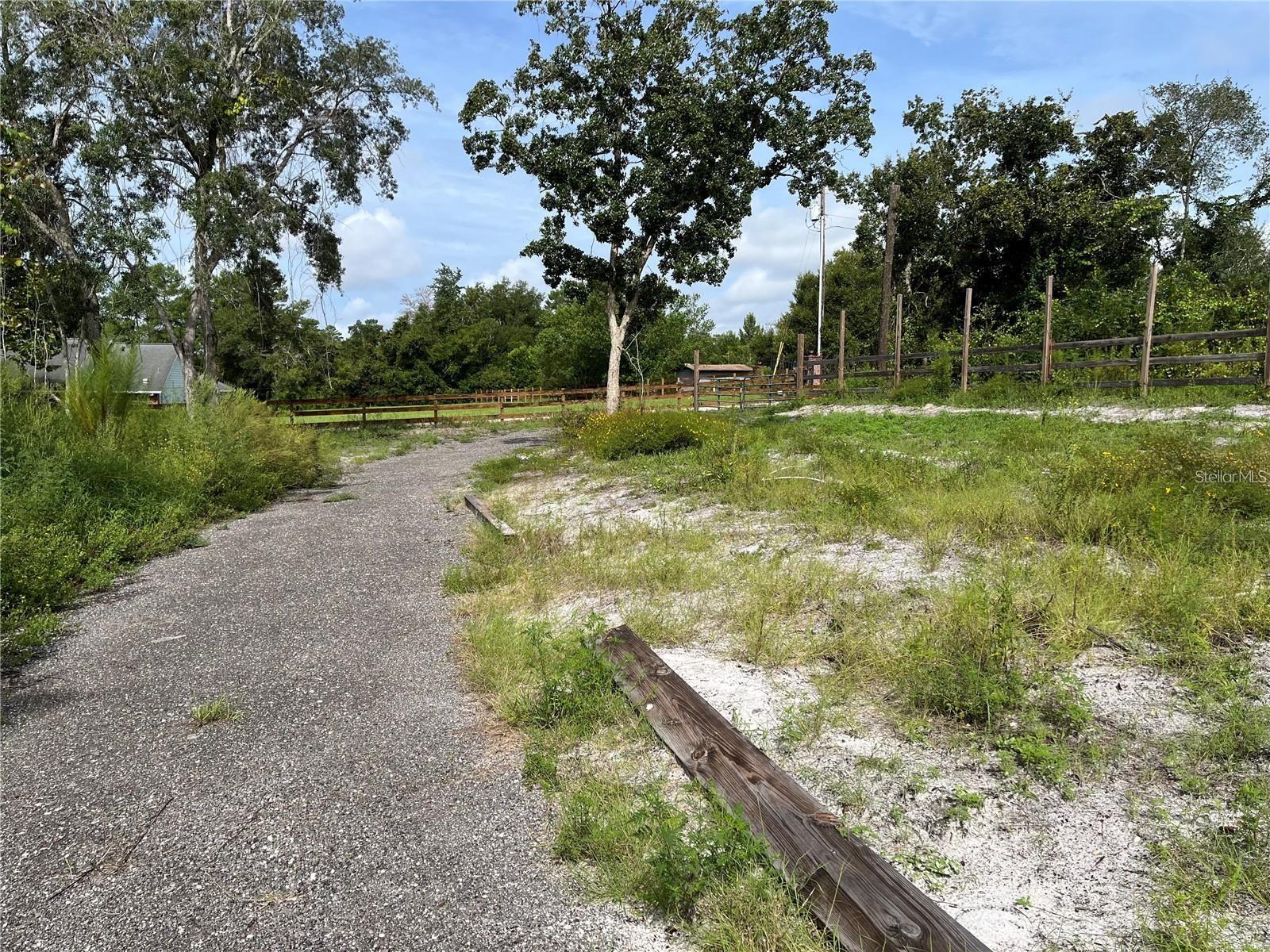 EMERALD HLNDS 512 - Land