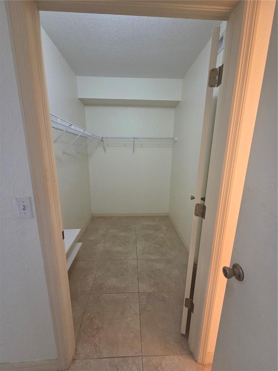 COVE/SIX MILE CYPRESS CONDO - Residential Lease