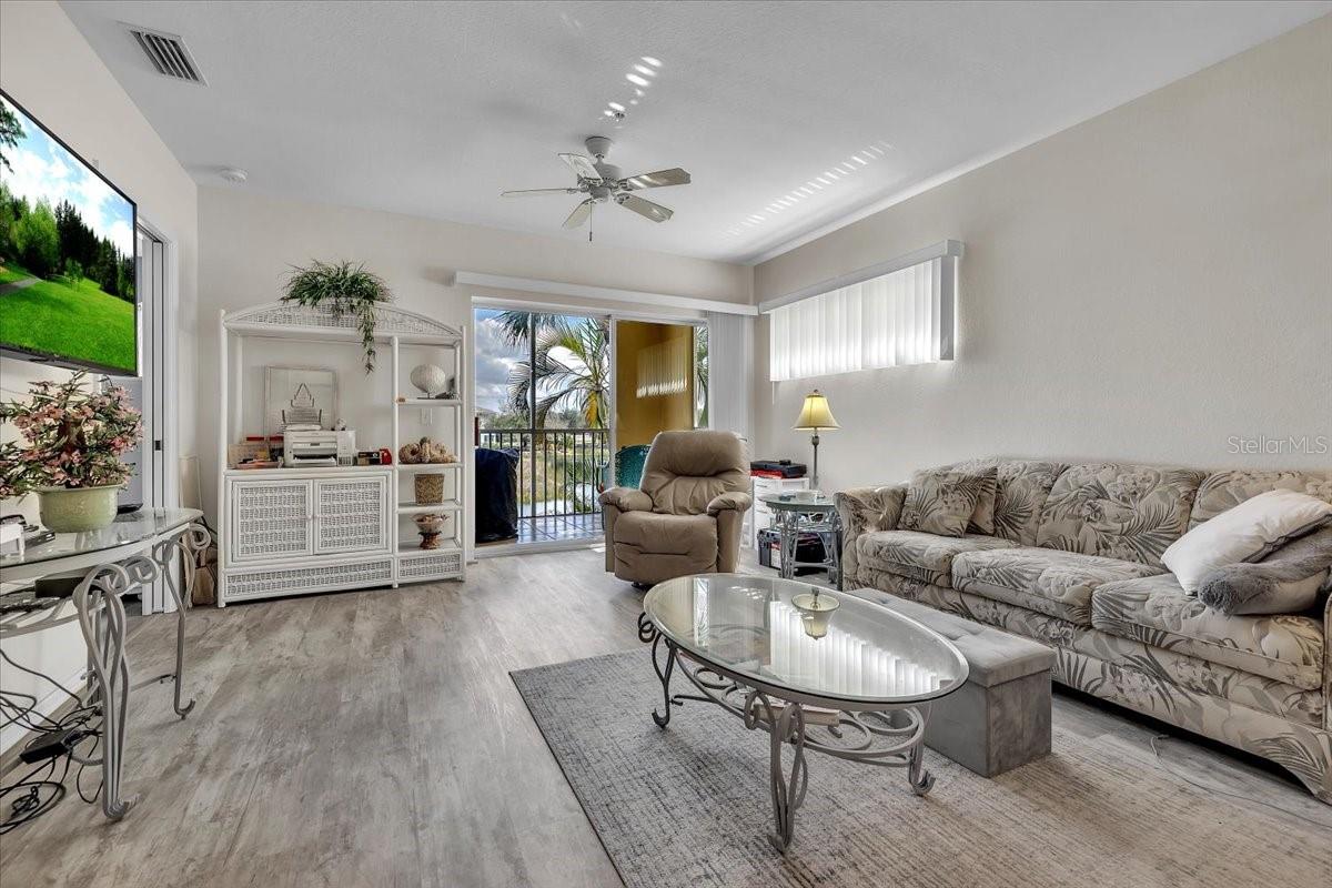 WATERSIDE CLUB I AT HERITAGE OAK PARK - Residential