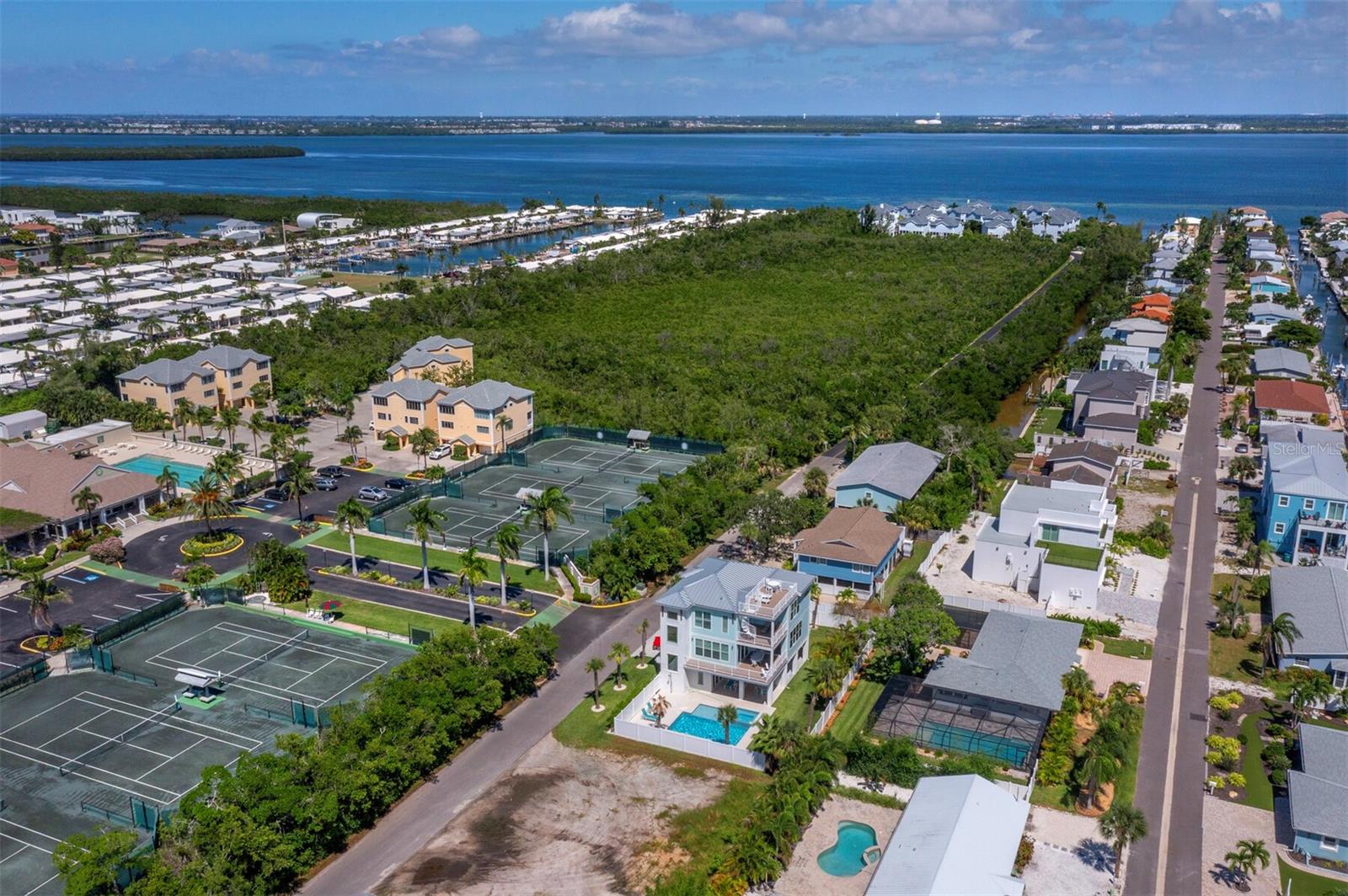 LONGBOAT KEY - Residential