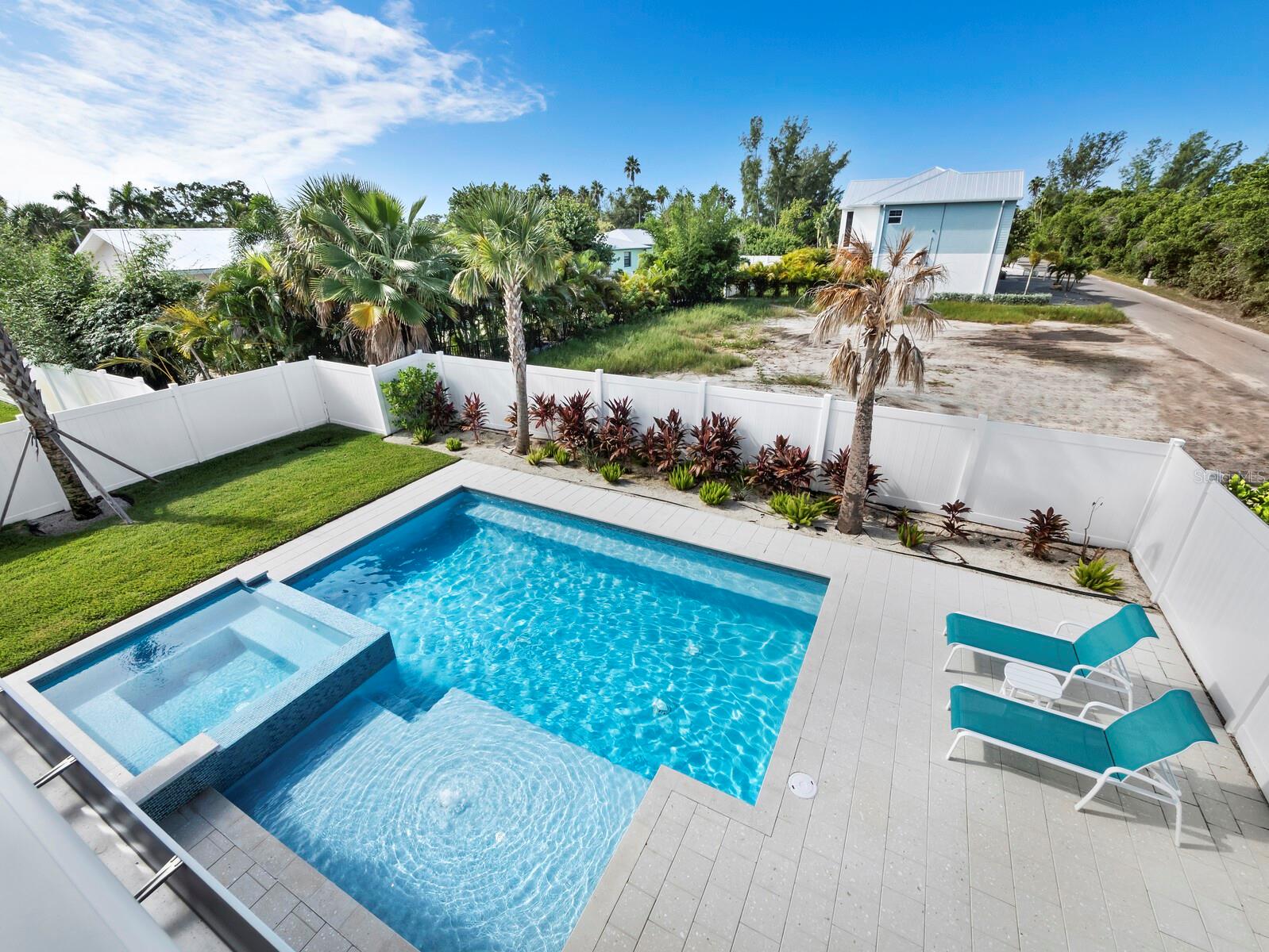LONGBOAT KEY - Residential