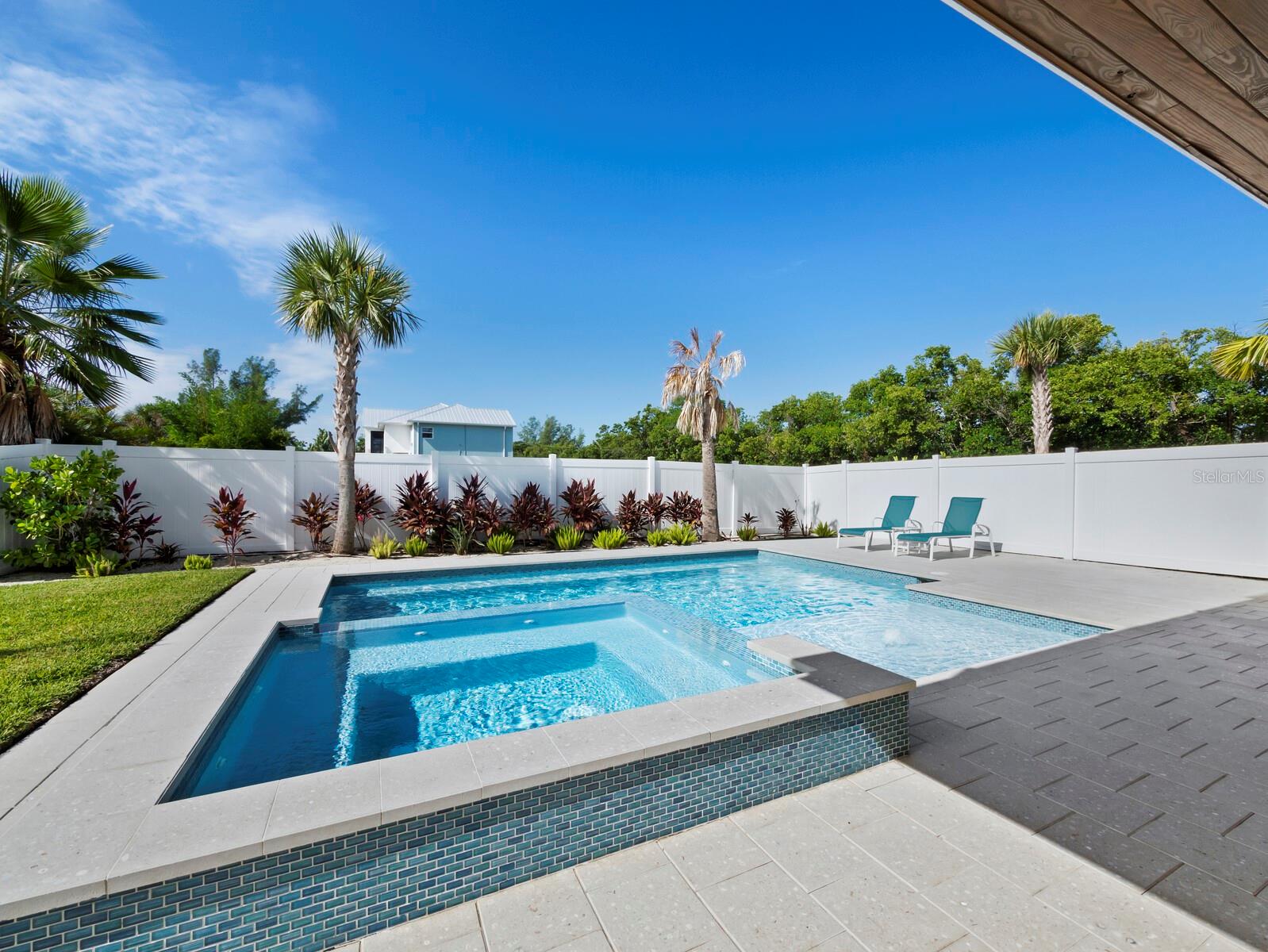 LONGBOAT KEY - Residential
