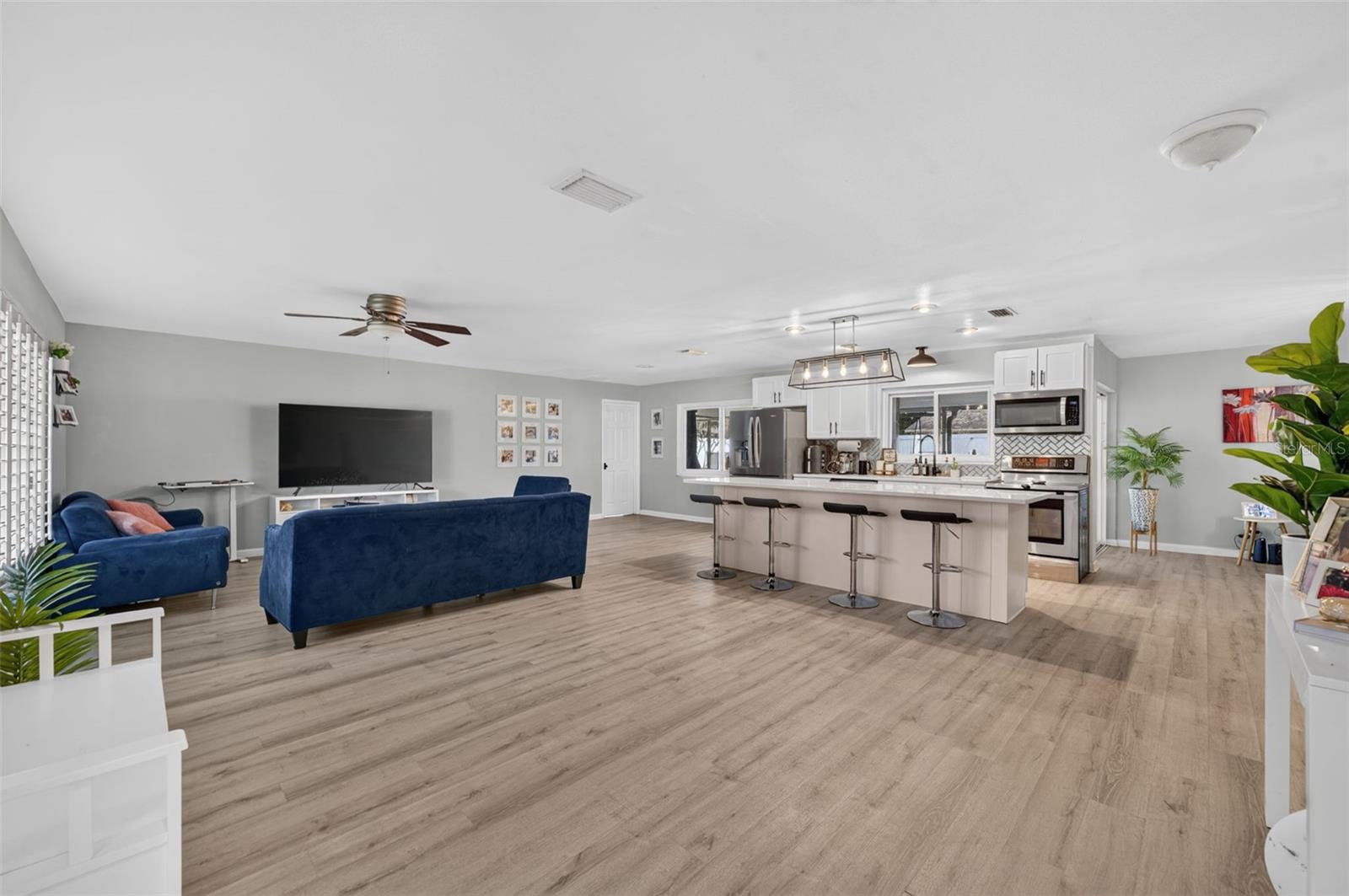 2211 KING RICHARDS COURT
