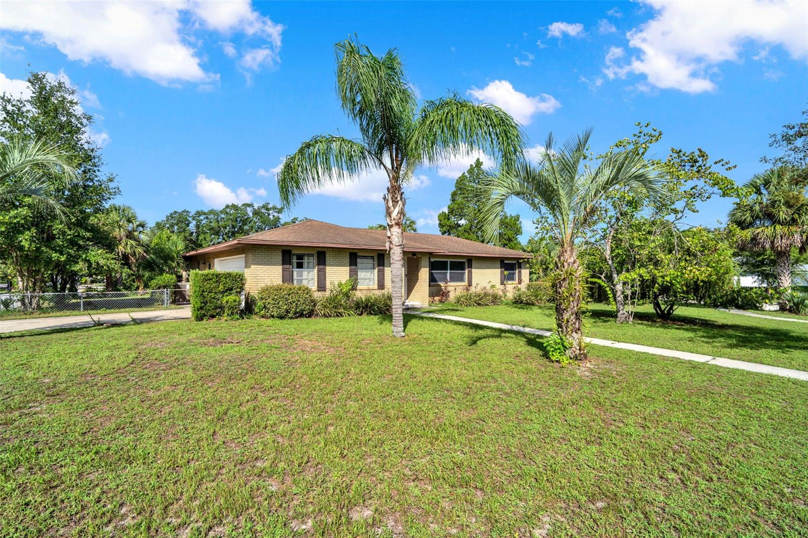 608 NORTHERN OAKS AVENUE