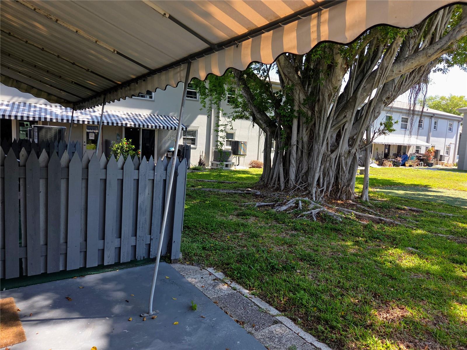 LES CHATEAUX CONDO - Residential