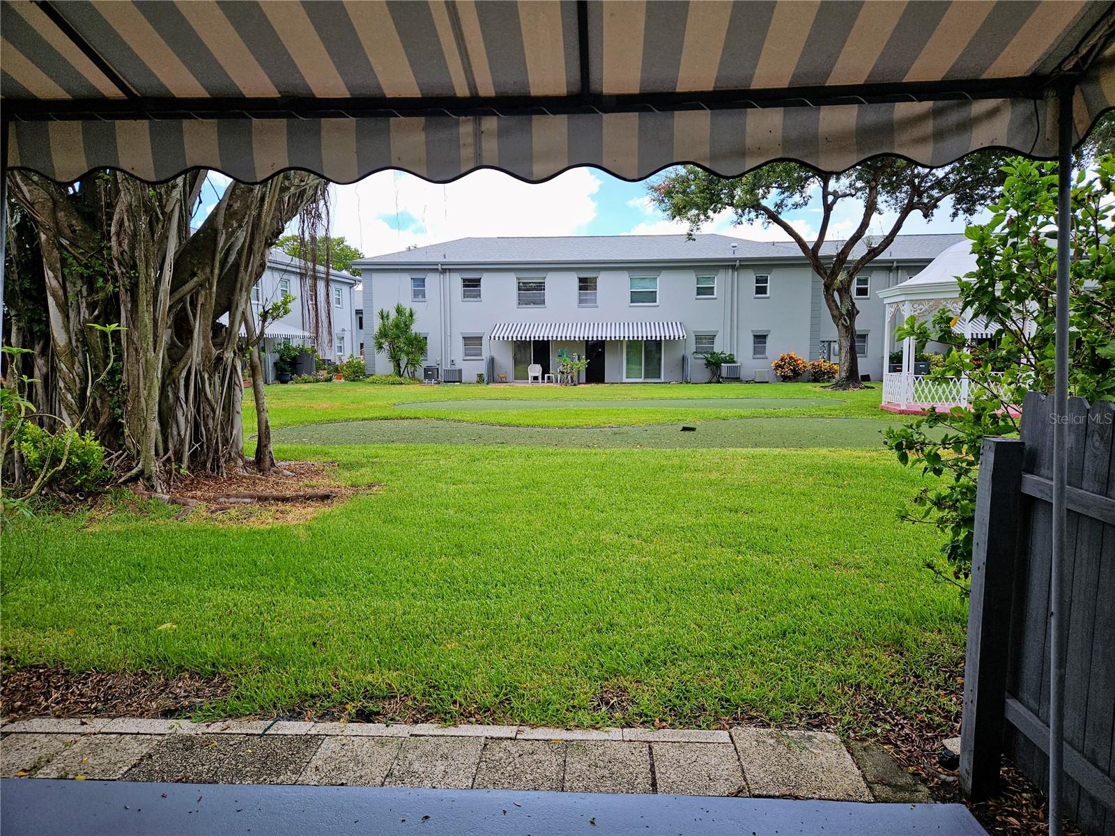 LES CHATEAUX CONDO - Residential