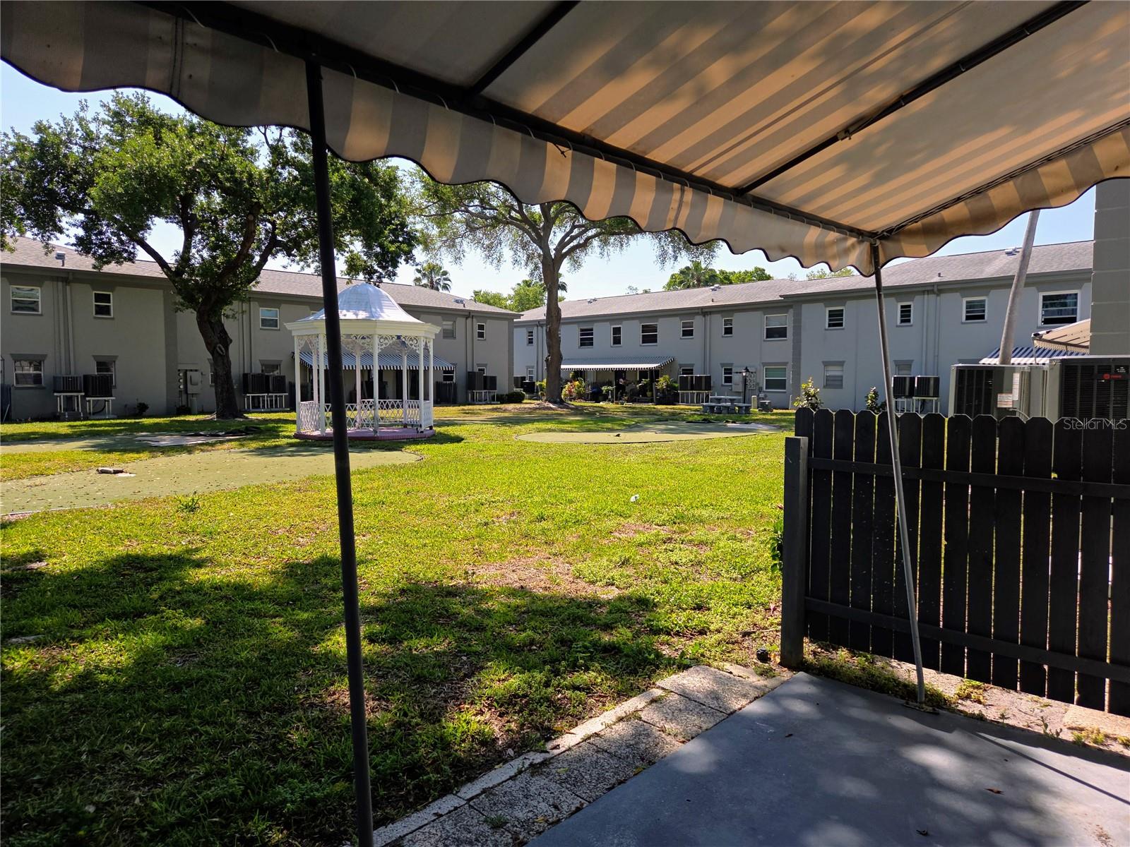 LES CHATEAUX CONDO - Residential