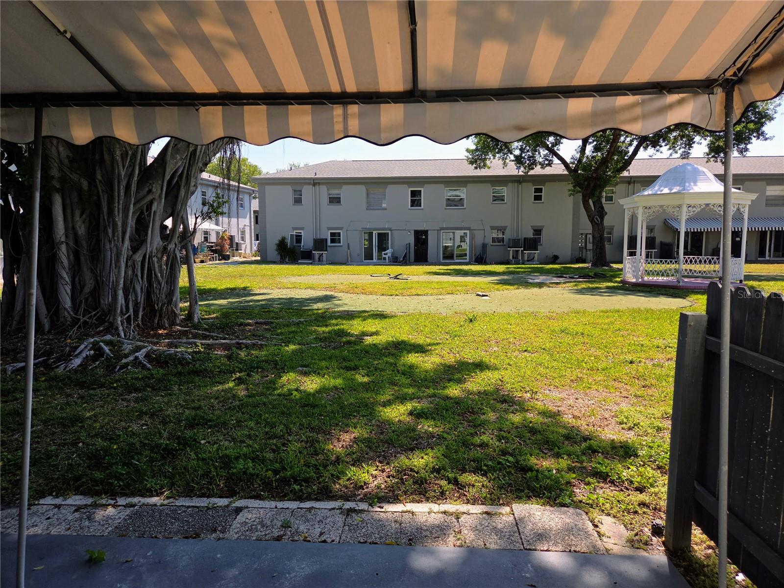 LES CHATEAUX CONDO - Residential