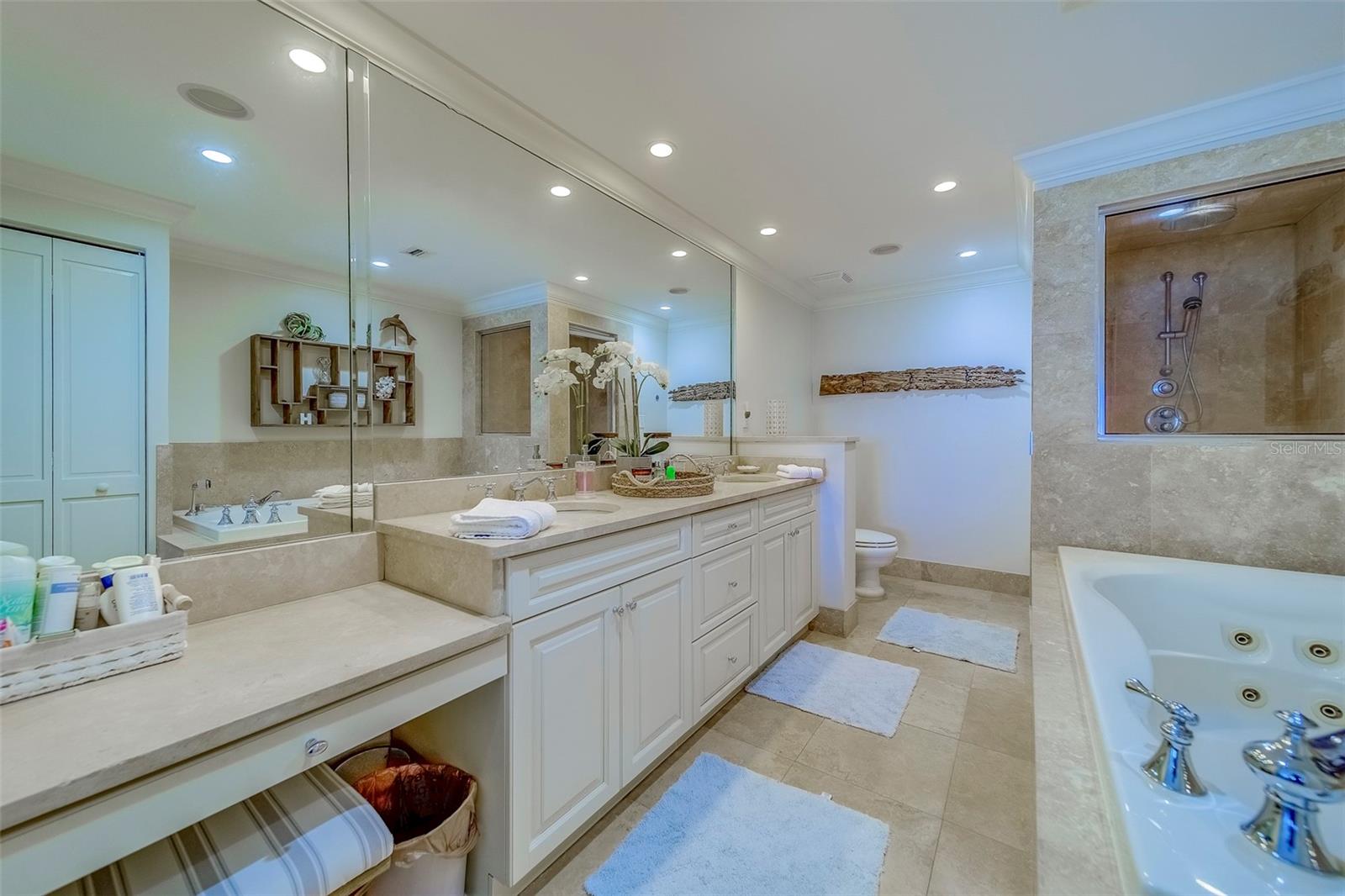 SOL Y SOMBRA CONDO - Residential Lease