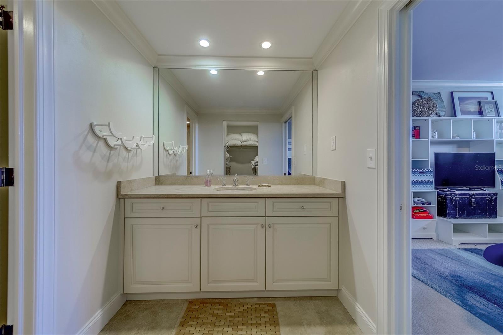 SOL Y SOMBRA CONDO - Residential Lease