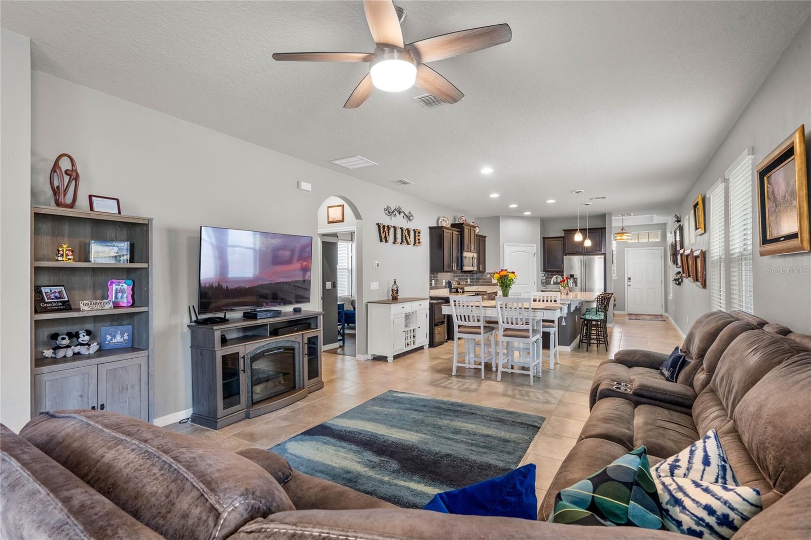 WATERLEIGH PH 2D - Residential