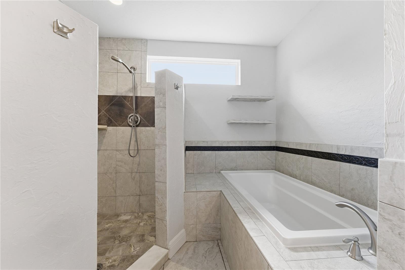 EL CONQUISTADOR VILLAGE II A - Residential