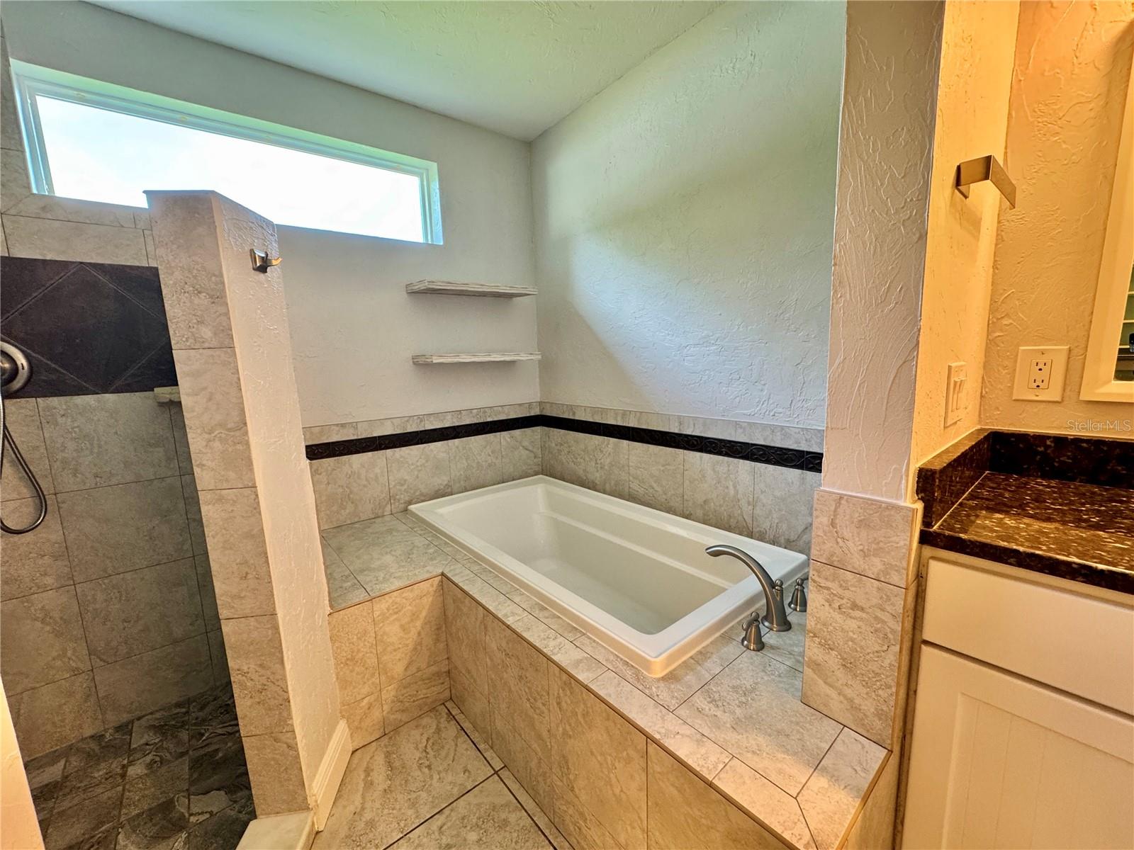 EL CONQUISTADOR VILLAGE II A - Residential