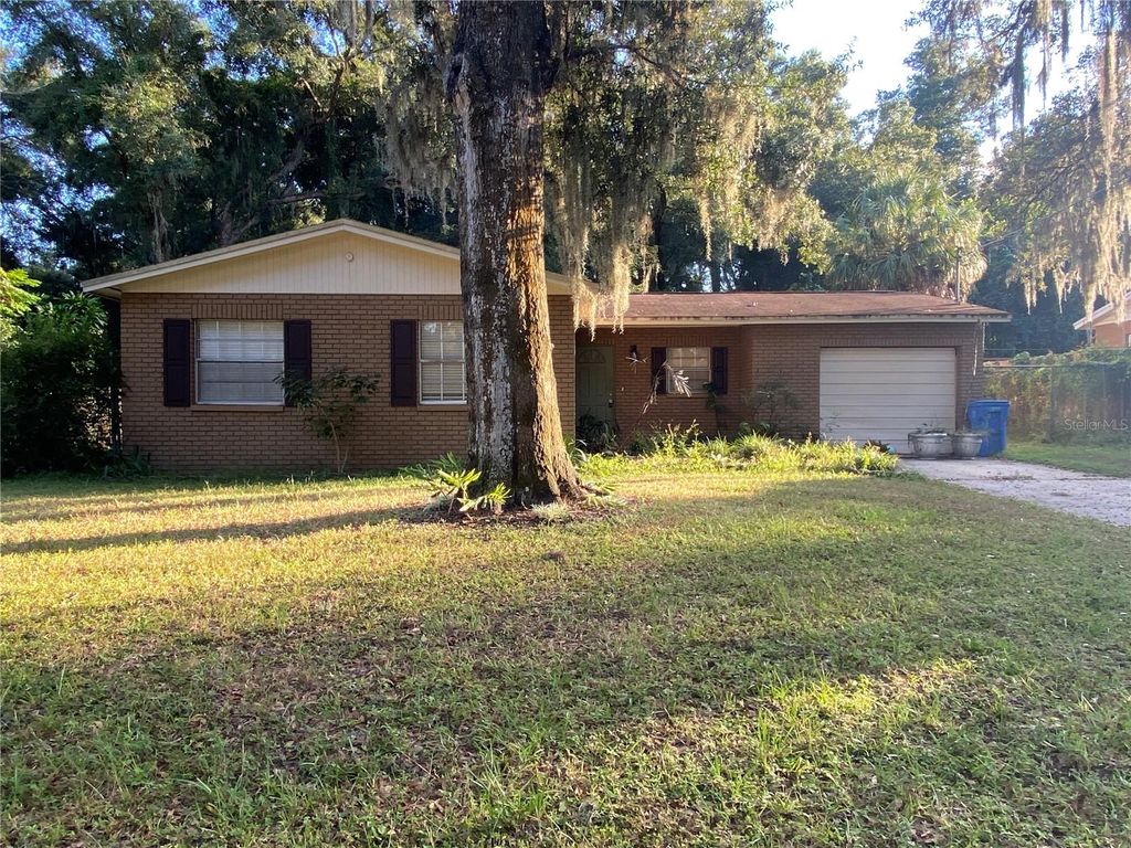 Photo of 301 Hickory Lane, Seffner, FL 33584 (MLS # TB8457167)