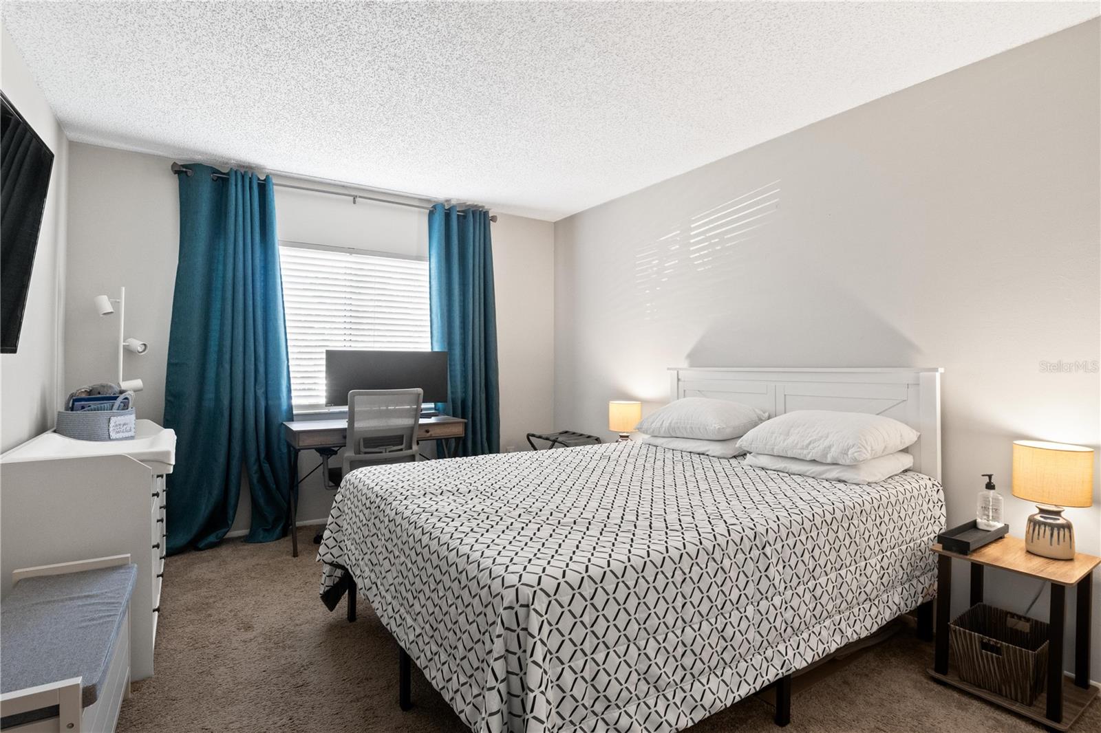 OXFORD SQUARE CONDO - Residential