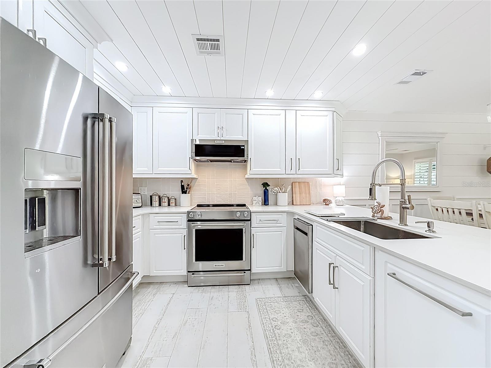 PARADISE POINT VILLAS CONDO - Residential