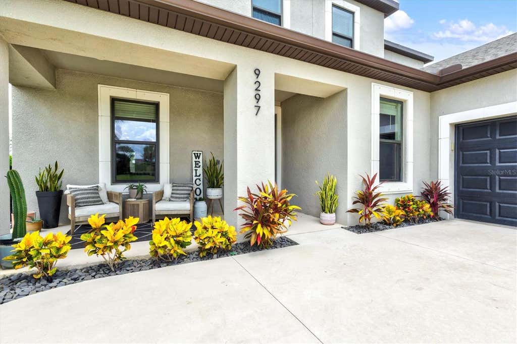 Photo of 9297 Tequila Sunrise Drive, Sarasota, FL 34241 (MLS # A4703754)