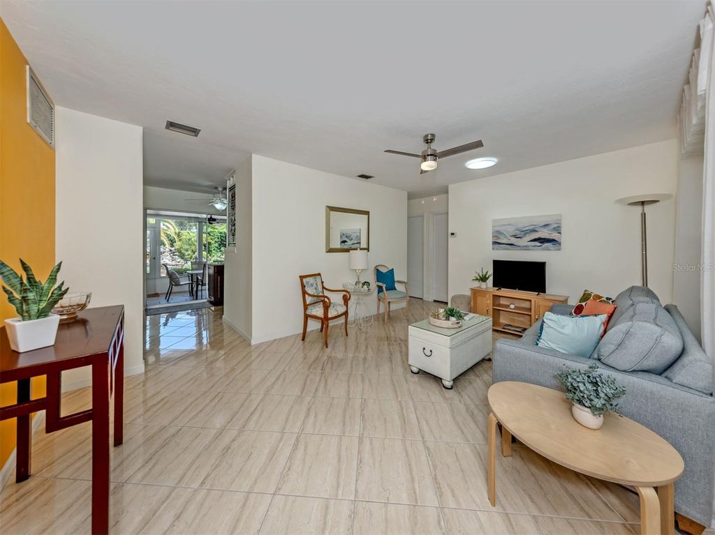 Photo of 509 Harbor Drive S, Venice, FL 34285 (MLS # N6143874)