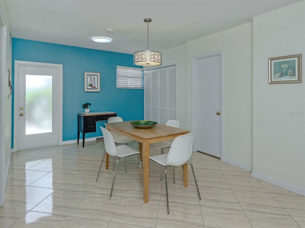 Photo of 509 Harbor Drive S, Venice, FL 34285 (MLS # N6143874)