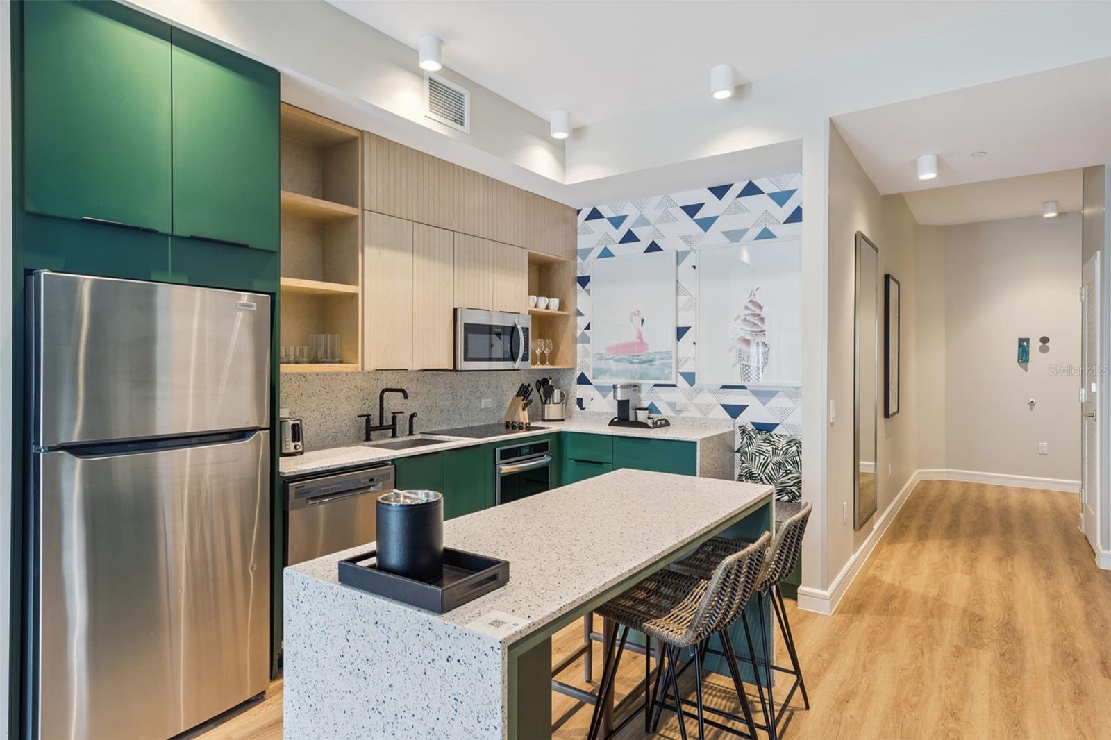SUNSET WALK HOTEL CONDO PH 1 - Residential