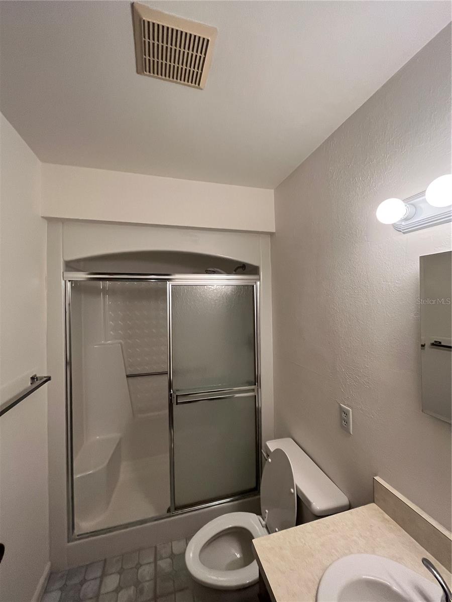 FAIRGREEN UNIT 05 - Residential Lease