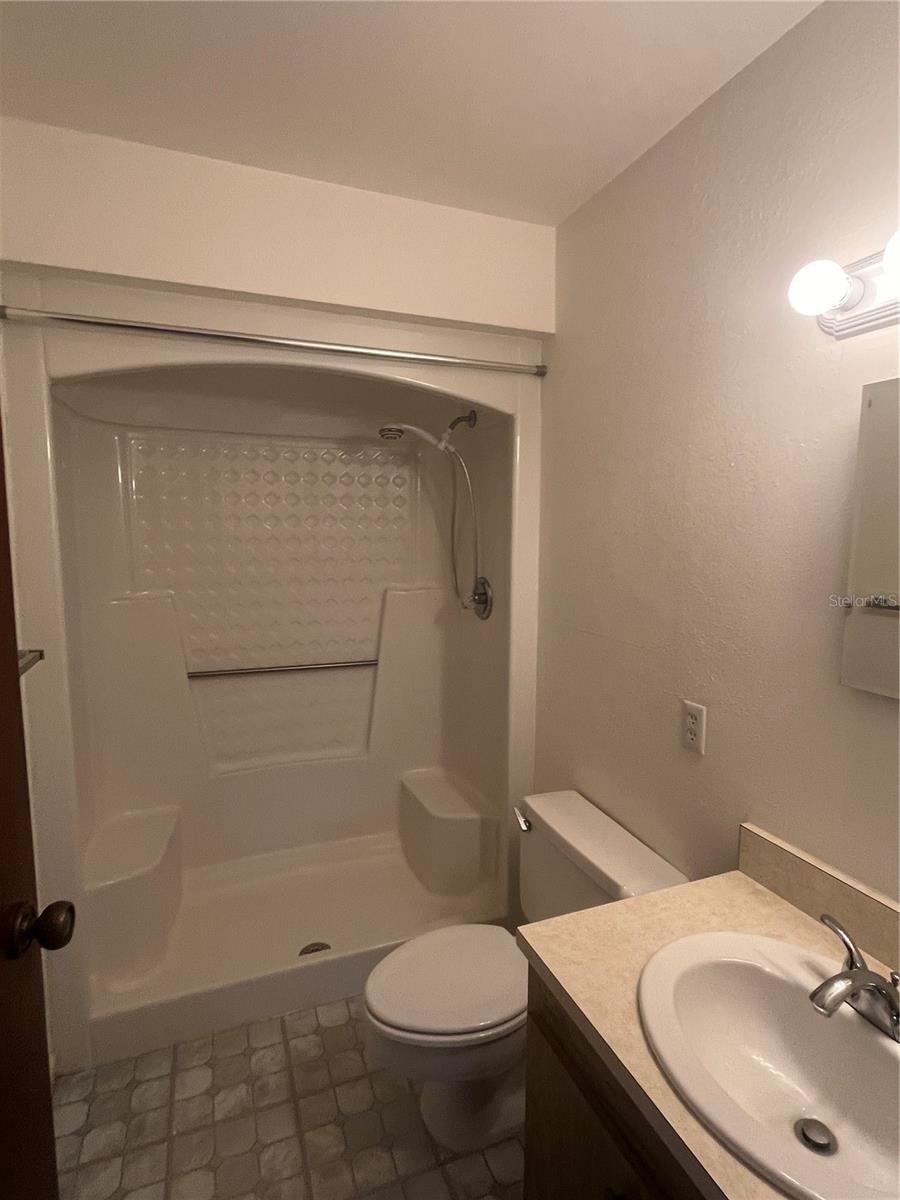 FAIRGREEN UNIT 05 - Residential Lease