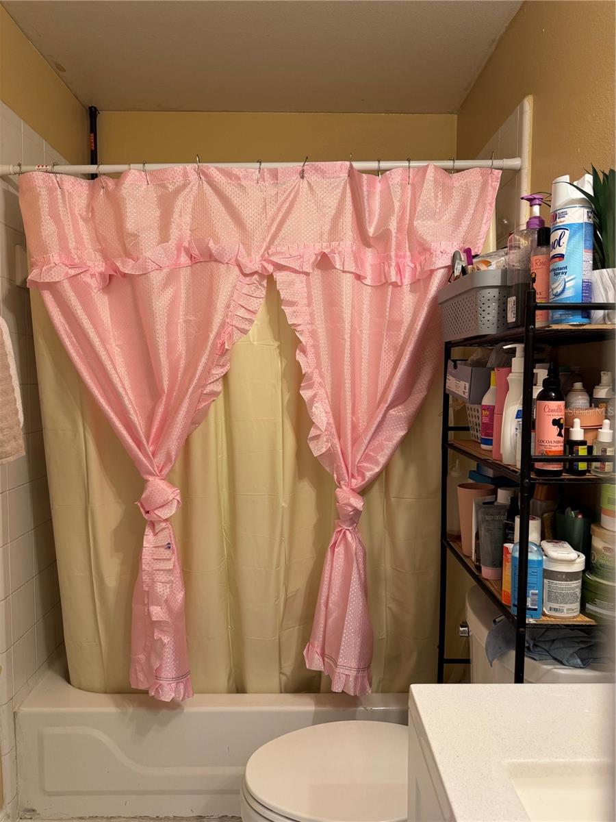 OAKS AT POWERS PARK - Residential