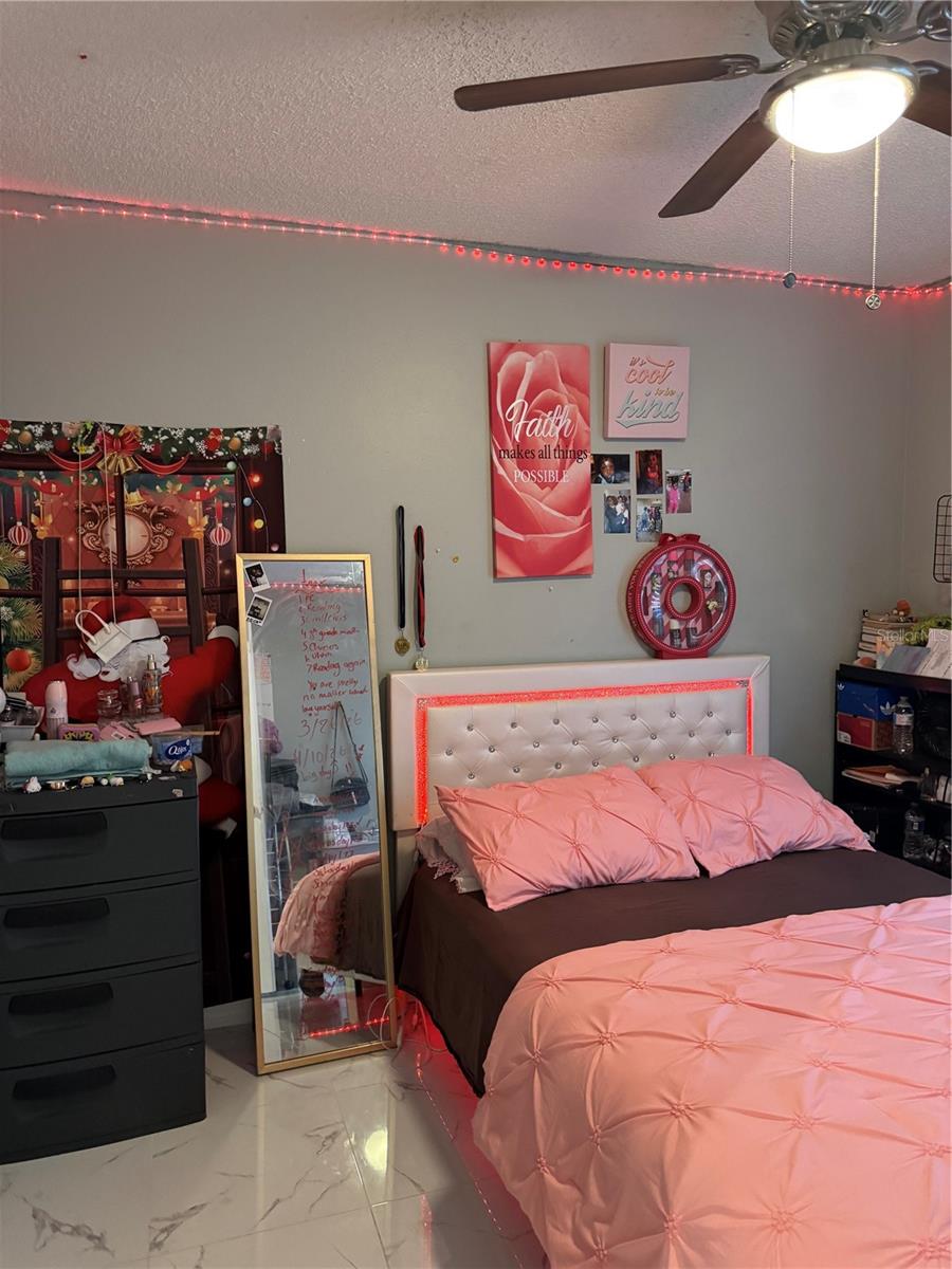 OAKS AT POWERS PARK - Residential