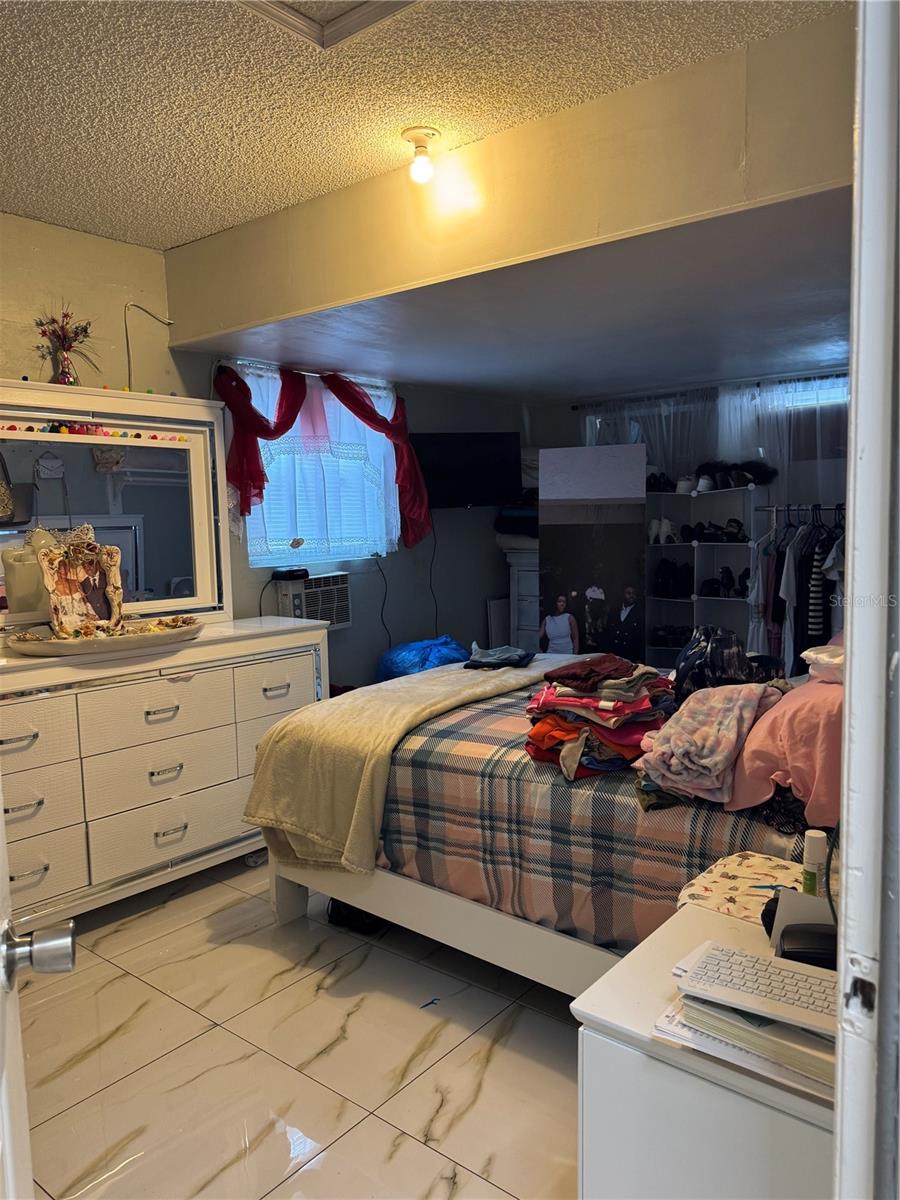 OAKS AT POWERS PARK - Residential