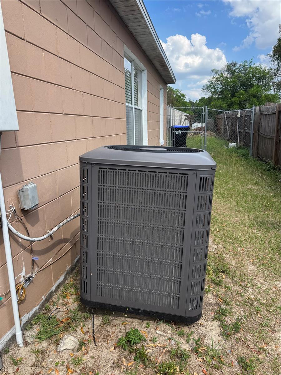 OAKS AT POWERS PARK - Residential