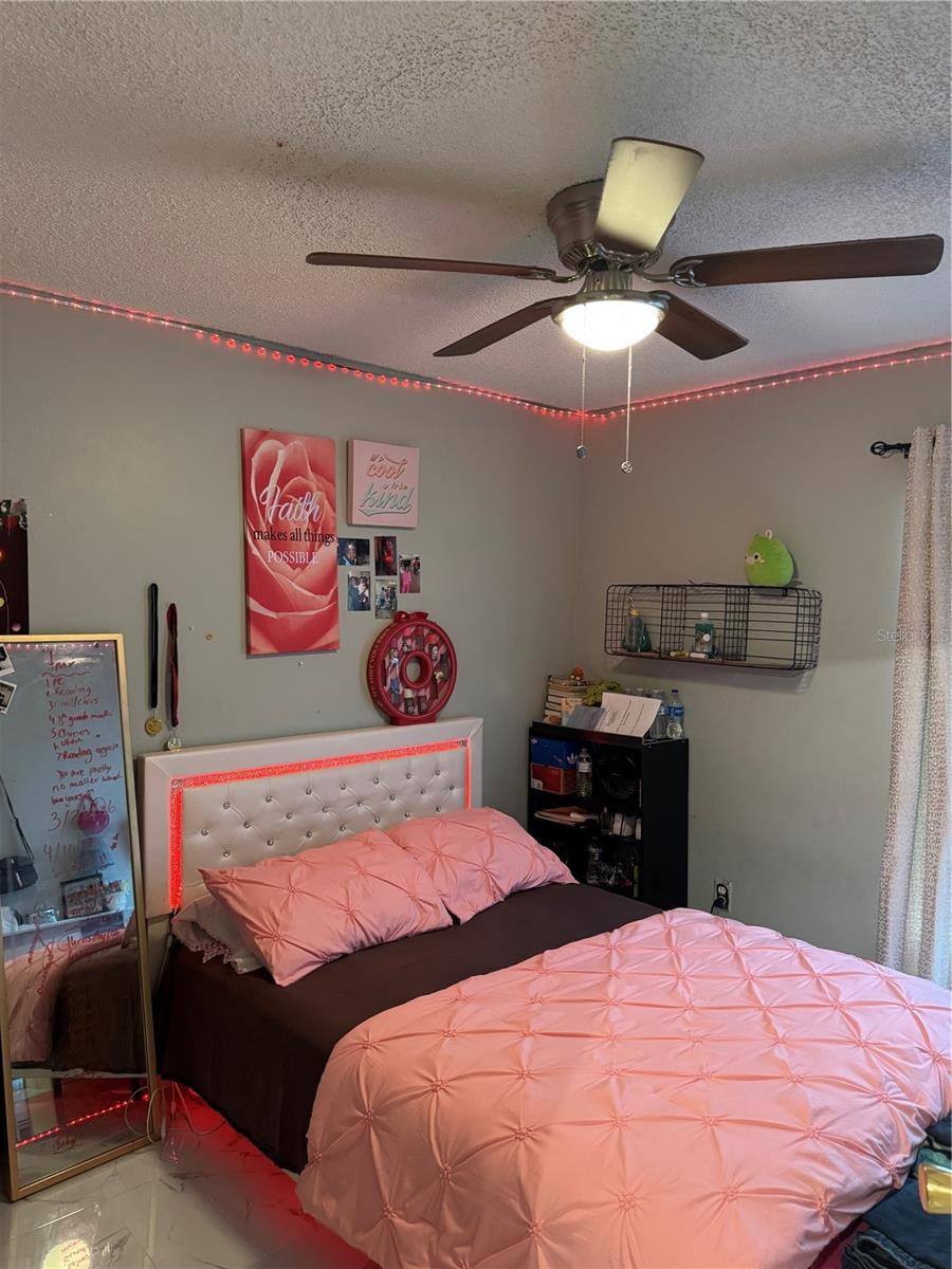 OAKS AT POWERS PARK - Residential