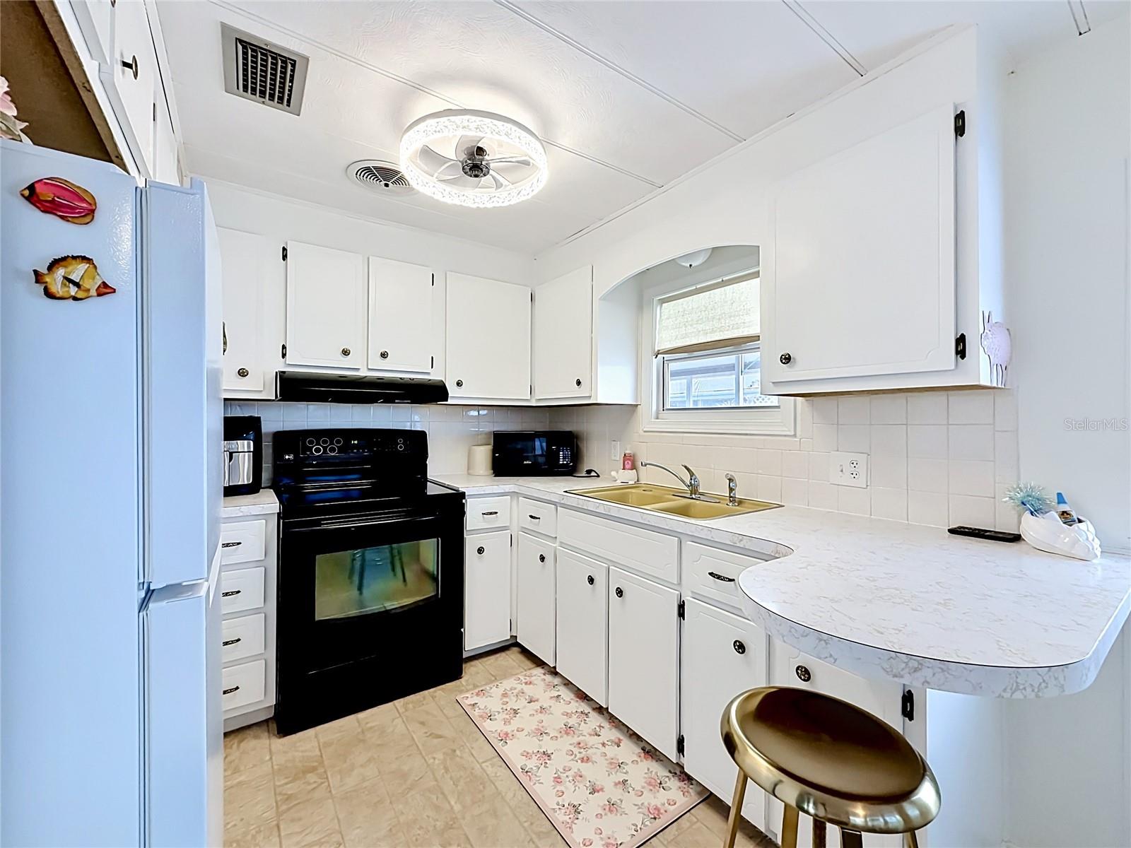 HOLIDAY SHORES MOBILE PARK UNREC - Residential