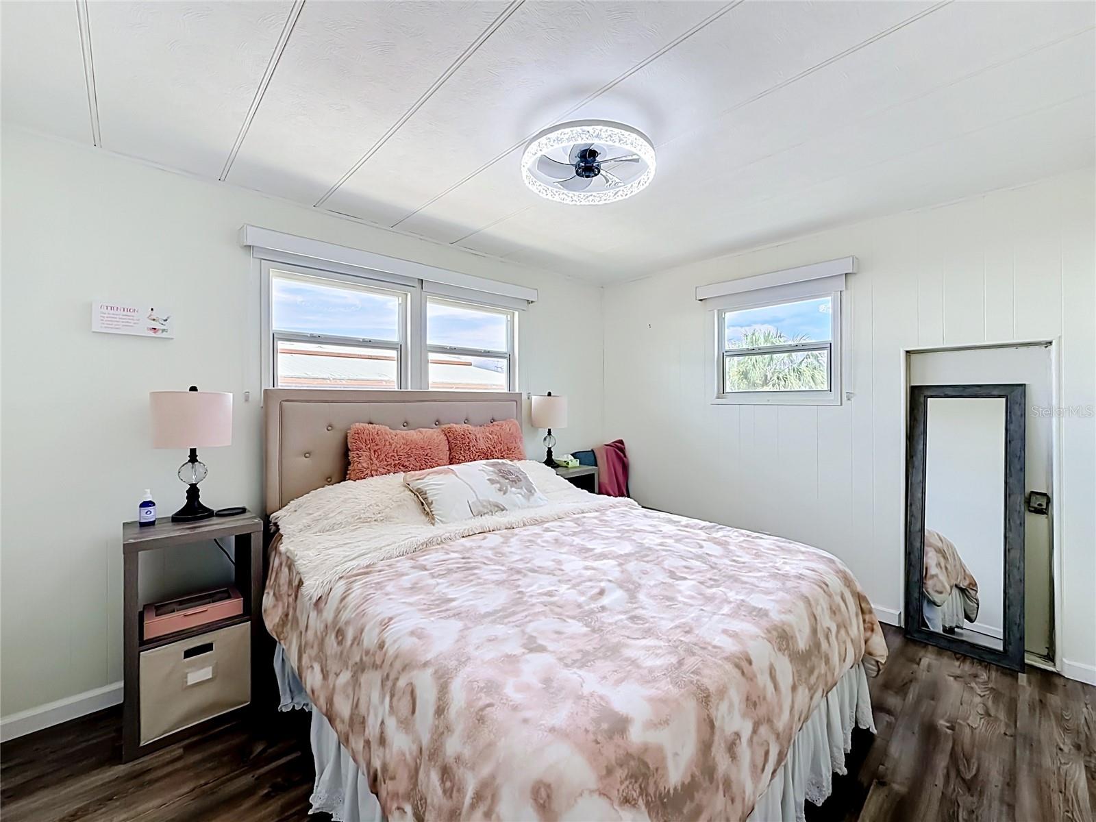 HOLIDAY SHORES MOBILE PARK UNREC - Residential