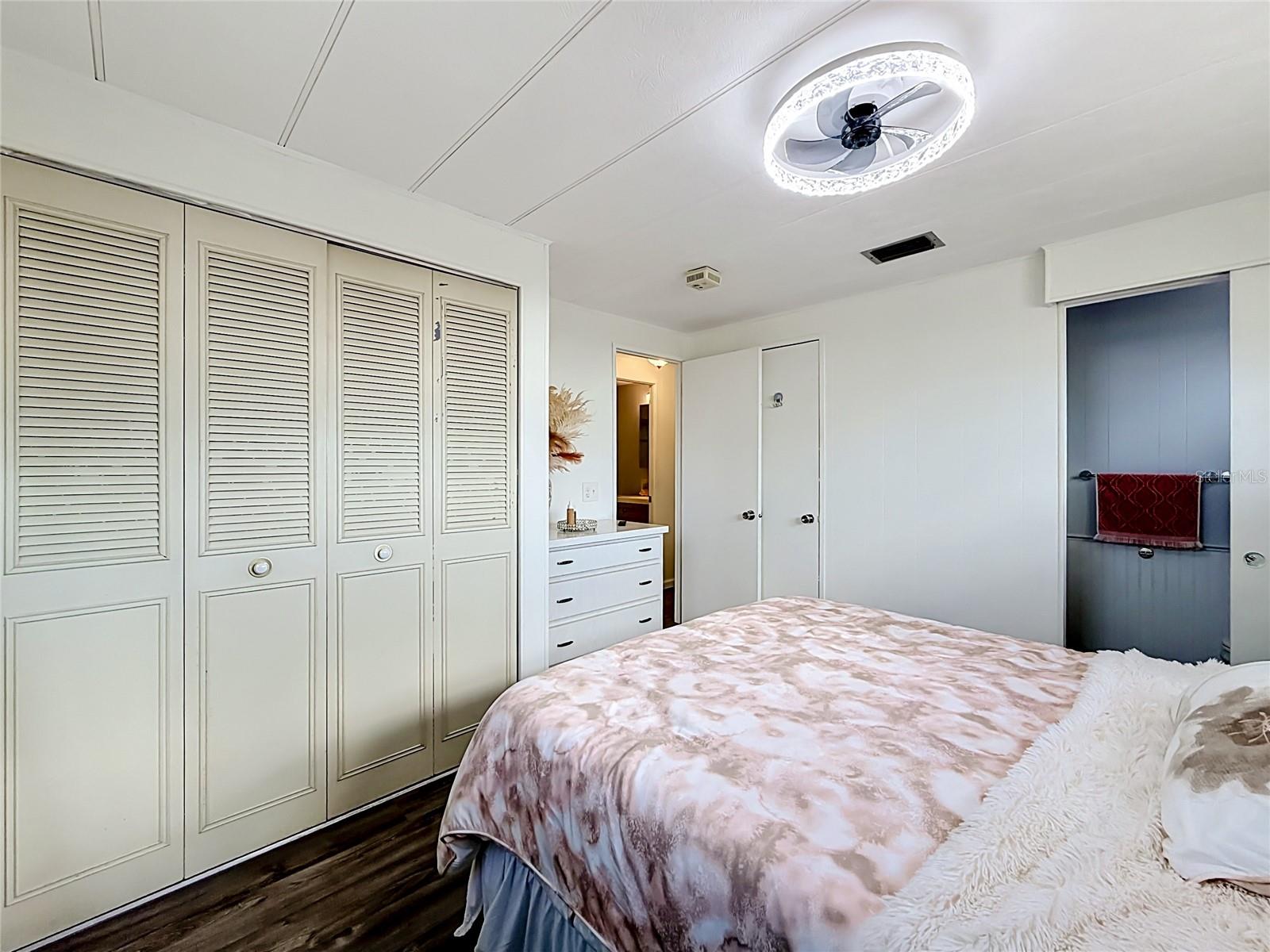 HOLIDAY SHORES MOBILE PARK UNREC - Residential