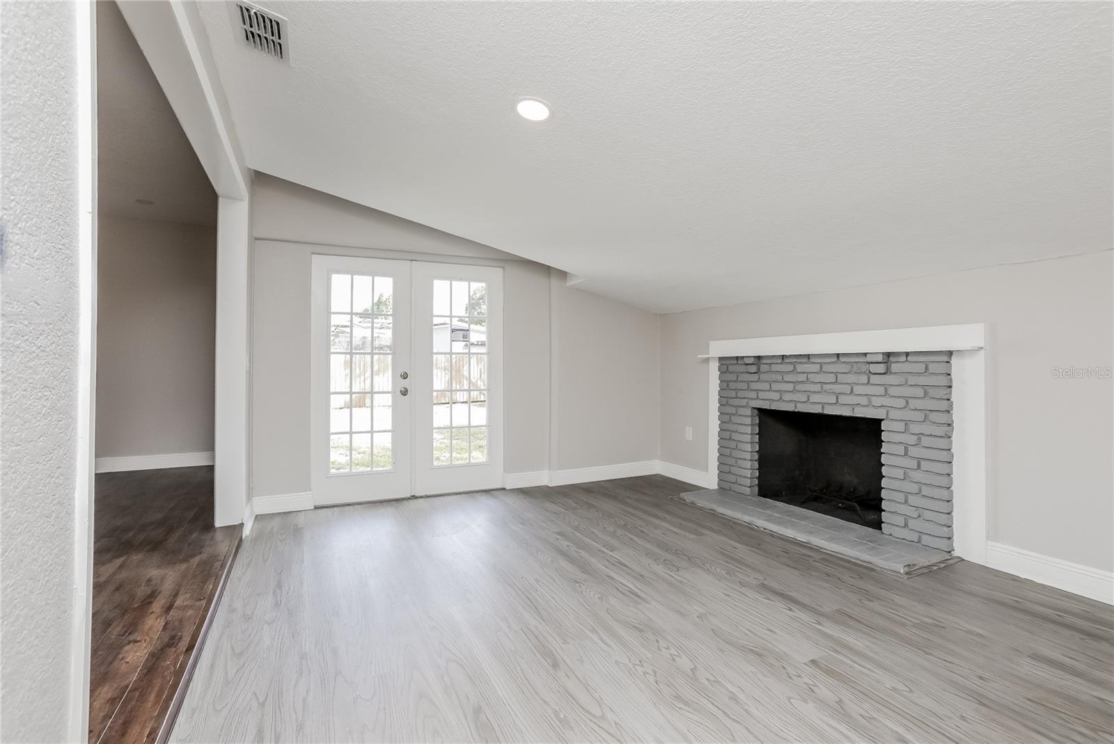 LAKE CANE HILLS ADD 01 - Residential Lease