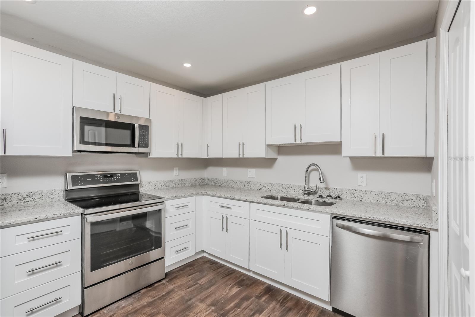 LAKE CANE HILLS ADD 01 - Residential Lease